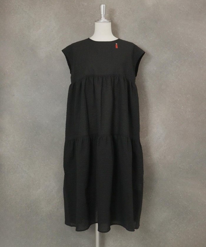 【スタジオピッコーネ/STUDIO PICONE】のコットン100%ティアードワンピース インテリア・キッズ・メンズ・レディースファッション・服の通販 founy(ファニー) https://founy.com/ ファッション Fashion レディースファッション Fashion for Women ワンピース Dresses ギャザー Gathered, Ruffled サッカー Seersucker, Summer Fabric スリーブ Sleeve, Long Sleeve / Short Sleeve ティアードワンピース Tiered Dress, Flared Dress フレンチ French, French Style ワンポイント One Point, Statement Accent 切替 Switching, Contrast Panel |ID: prp329100004820434 ipo3291000000035028510