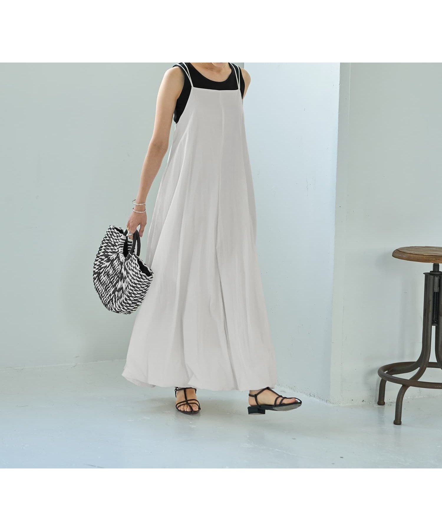 【スタイルデリ/STYLE DELI】の【LUXE】クロスキャミバルーンワンピース インテリア・キッズ・メンズ・レディースファッション・服の通販 founy(ファニー) 　ファッション　Fashion　レディースファッション　Fashion for Women　ワンピース　Dresses　カットソー　Cut and Sewn Top　軽量　Lightweight, Ultra Light　スリット　Slit, Slit Detail　タンク　Tank Top, Sleeveless Top　タートル　Turtleneck, Turtle Collar　チューブ　Tube, Tube Top　長袖　Long Sleeve, Full Sleeve　バルーン　Balloon, Balloon Silhouette　ポケット　Pocket, Pocket Detail　半袖　Short Sleeve, Half Sleeve　ラップ　Wrap, Wrap Design　リゾート　Resort, Vacation Style　ループ　Loop, Loop Knit　冬　Winter / This Winter　夏　Summer　ホワイト|ID: prp329100004820458 ipo3291000000035028779