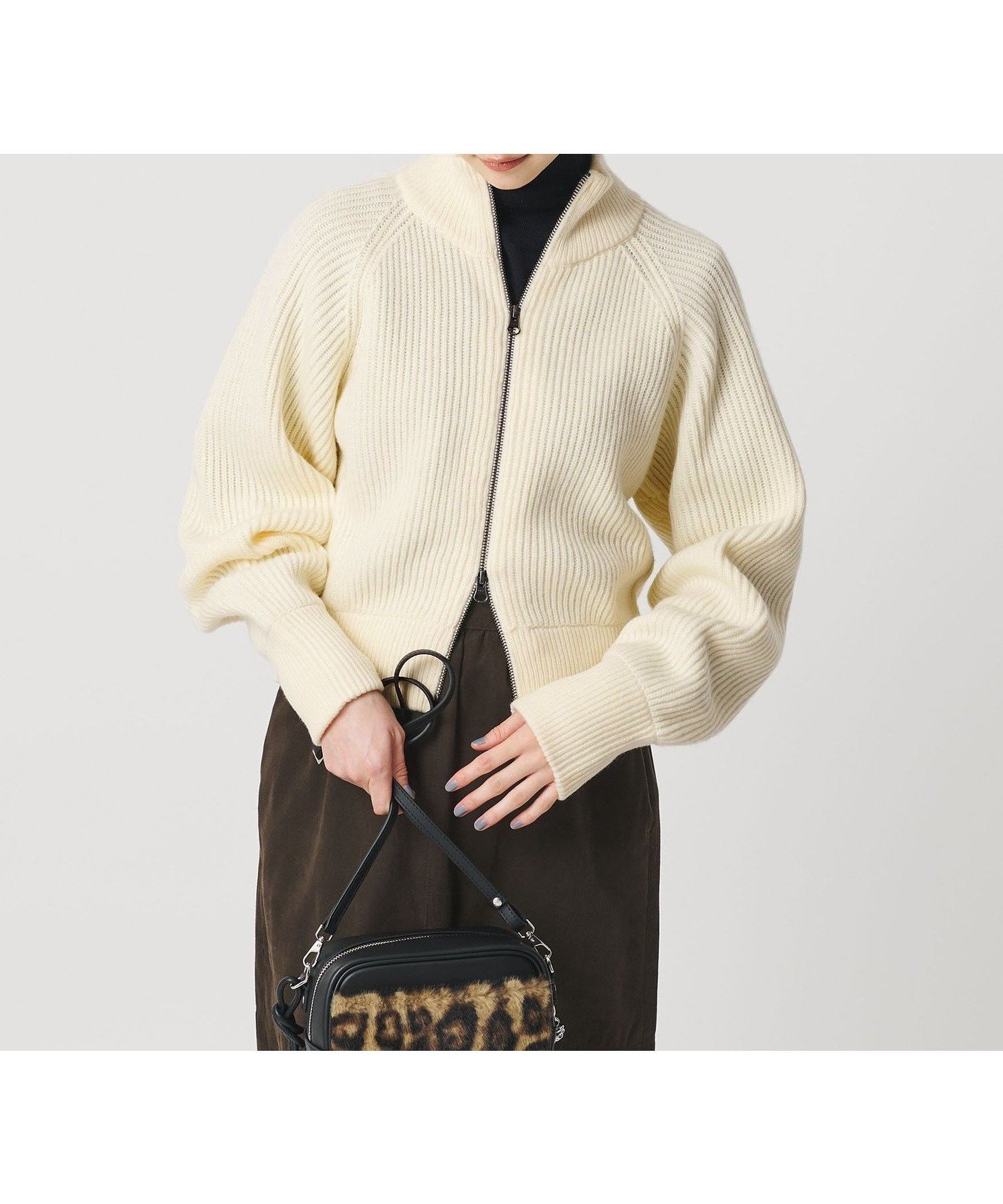 【ビューティ&ユース ユナイテッドアローズ/BEAUTY&YOUTH / UNITED ARROWS】のウールブレンドアゼ ジップショートカーディガン インテリア・キッズ・メンズ・レディースファッション・服の通販 founy(ファニー) 　ファッション　Fashion　レディースファッション　Fashion for Women　トップス・カットソー　Cut & Sew Tops　カーディガン・羽織り　Layered Style Cardigans　アクリル　Acrylic Material　畦　Ribbed Knit　カーディガン　Cardigan, Knitwear　コンパクト　Compact, Small Size　ショート　Short, Short Length　ジップ　Zip, Zipper　スニーカー　Sneakers, Trainers　スラックス　Slacks, Dress Pants　デニム　Denim, Jeans Material　羽織　Haori, Light Jacket　リラックス　Relax, Relaxed Fit　おすすめ　Recommended / Our Picks　OFF WHITE|ID: prp329100004820511 ipo3291000000035029331