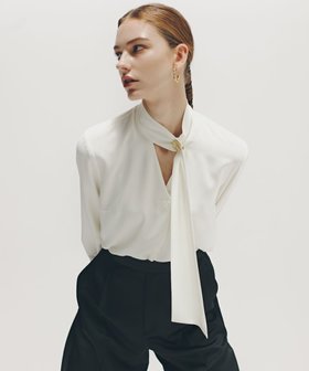 【ピンキーアンドダイアン/Pinky&Dianne】のメタル釦ボウタイブラウス 人気、トレンドファッション・服の通販 founy(ファニー) ファッション Fashion レディースファッション Fashion for Women トップス・カットソー Cut & Sew Tops シャツ・ブラウス・オフィスカジュアル Elegant Blouses & Button-Ups エレガント 上品 Elegant カフス Cuff Design ジャケット Jacket, Outerwear スタンダード Standard, Basic ストレッチ Stretch, Stretchy Fabric ドレープ Drape, Draping Fabric バロック Baroque, Baroque Design メタル Metal, Metal Parts ビジネス 仕事 通勤 Business / Work / Commuting |ID:prp329100004820545