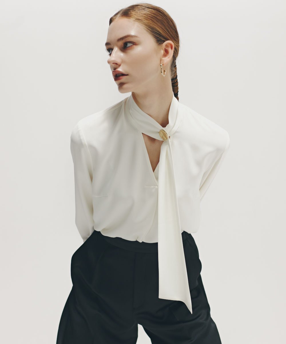 【ピンキーアンドダイアン/Pinky&Dianne】のメタル釦ボウタイブラウス インテリア・キッズ・メンズ・レディースファッション・服の通販 founy(ファニー) 　ファッション　Fashion　レディースファッション　Fashion for Women　トップス・カットソー　Cut & Sew Tops　シャツ・ブラウス・オフィスカジュアル　Elegant Blouses & Button-Ups　エレガント 上品　Elegant　カフス　Cuff Design　ジャケット　Jacket, Outerwear　スタンダード　Standard, Basic　ストレッチ　Stretch, Stretchy Fabric　ドレープ　Drape, Draping Fabric　バロック　Baroque, Baroque Design　メタル　Metal, Metal Parts　ビジネス 仕事 通勤　Business / Work / Commuting　ホワイト|ID: prp329100004820545 ipo3291000000035029747