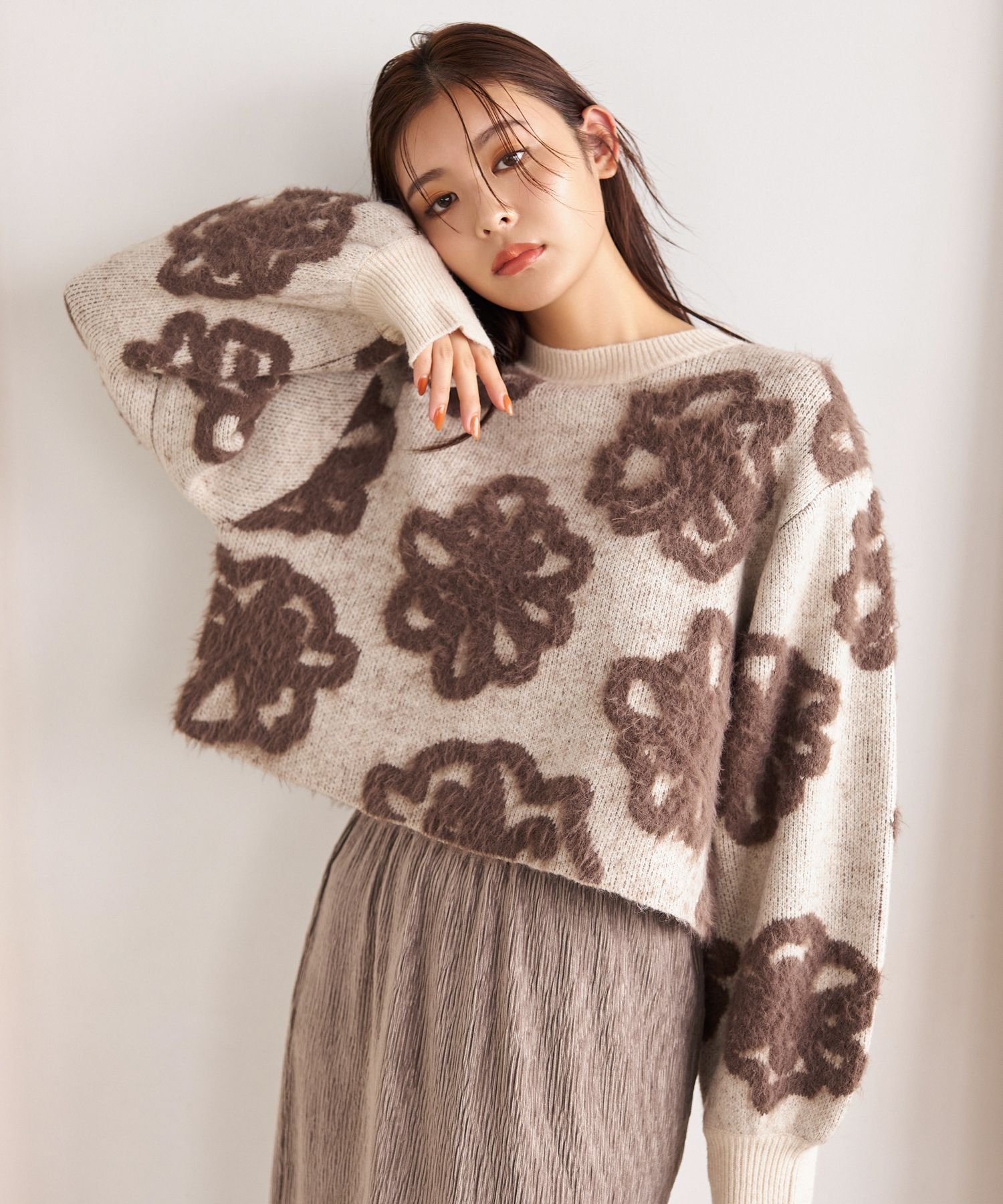 【ミスティ ウーマン/mysty woman】のフェザーフラワージャガードニットプルオーバー インテリア・キッズ・メンズ・レディースファッション・服の通販 founy(ファニー) 　ファッション　Fashion　レディースファッション　Fashion for Women　トップス・カットソー　Cut & Sew Tops　ニット　Knit Tops & Sweaters　カジュアルプルオーバー・ニットトップス　Pullovers & Knit Tops / Casual Pullovers　ダウン　Down, Puffer　デニム　Denim, Jeans Material　フェザー　Feather, Feather Detail　フェミニン　Feminine, Girly　アイボリー08|ID: prp329100004820546 ipo3291000000035029755