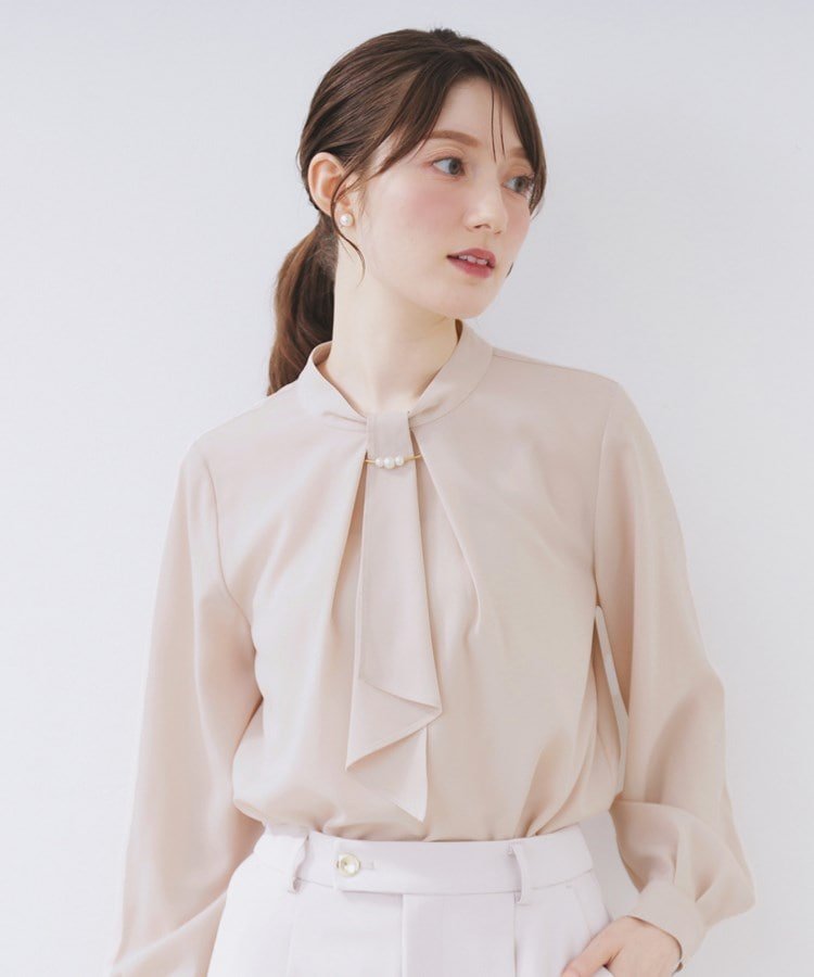 【インデックス/INDEX】のボウタイタックブラウス【洗濯機OK/防シワ】《XS~3L》 インテリア・キッズ・メンズ・レディースファッション・服の通販 founy(ファニー) ファッション Fashion レディースファッション Fashion for Women トップス・カットソー Cut & Sew Tops シャツ・ブラウス・オフィスカジュアル Elegant Blouses & Button-Ups アクセサリー Fashion Accessories インナー Innerwear 洗える Machine Washable クラシカル Classical, Vintage-Inspired シンプル Simple, Minimal ジャケット Jacket, Outerwear ジョーゼット Georgette, Semi-Sheer Fabric スタンド Stand Collar, Upright Stand スマート Smart, Elegant パール Pearl, Pearl Accent フロント Front, Front Design おすすめ Recommended / Our Picks エレガント 上品 Elegant セレモニー Ceremony グレージュ|ID: prp329100004820549 ipo3291000000035029789