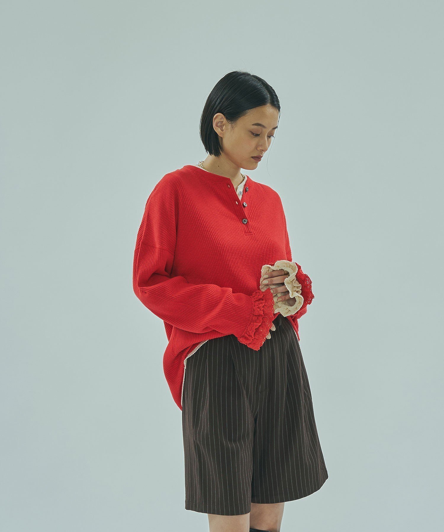 【ローズバッド/ROSE BUD】のCREOLME/RIB HENRY NECK PULLOVER インテリア・キッズ・メンズ・レディースファッション・服の通販 founy(ファニー) 　ファッション　Fashion　レディースファッション　Fashion for Women　トップス・カットソー　Cut & Sew Tops　カジュアルプルオーバー・ニットトップス　Pullovers & Knit Tops / Casual Pullovers　シンプル　Simple, Minimal　デニム　Denim, Jeans Material　フェミニン　Feminine, Girly　フリル　Frill, Ruffle　ベーシック　Basic, Essential　ミックス　Mix, Mixed Style　ラウンド　Round, Round Neck　レース　Lace, Lace Fabric　エレガント 上品　Elegant　RED|ID: prp329100004820643 ipo3291000000035030811