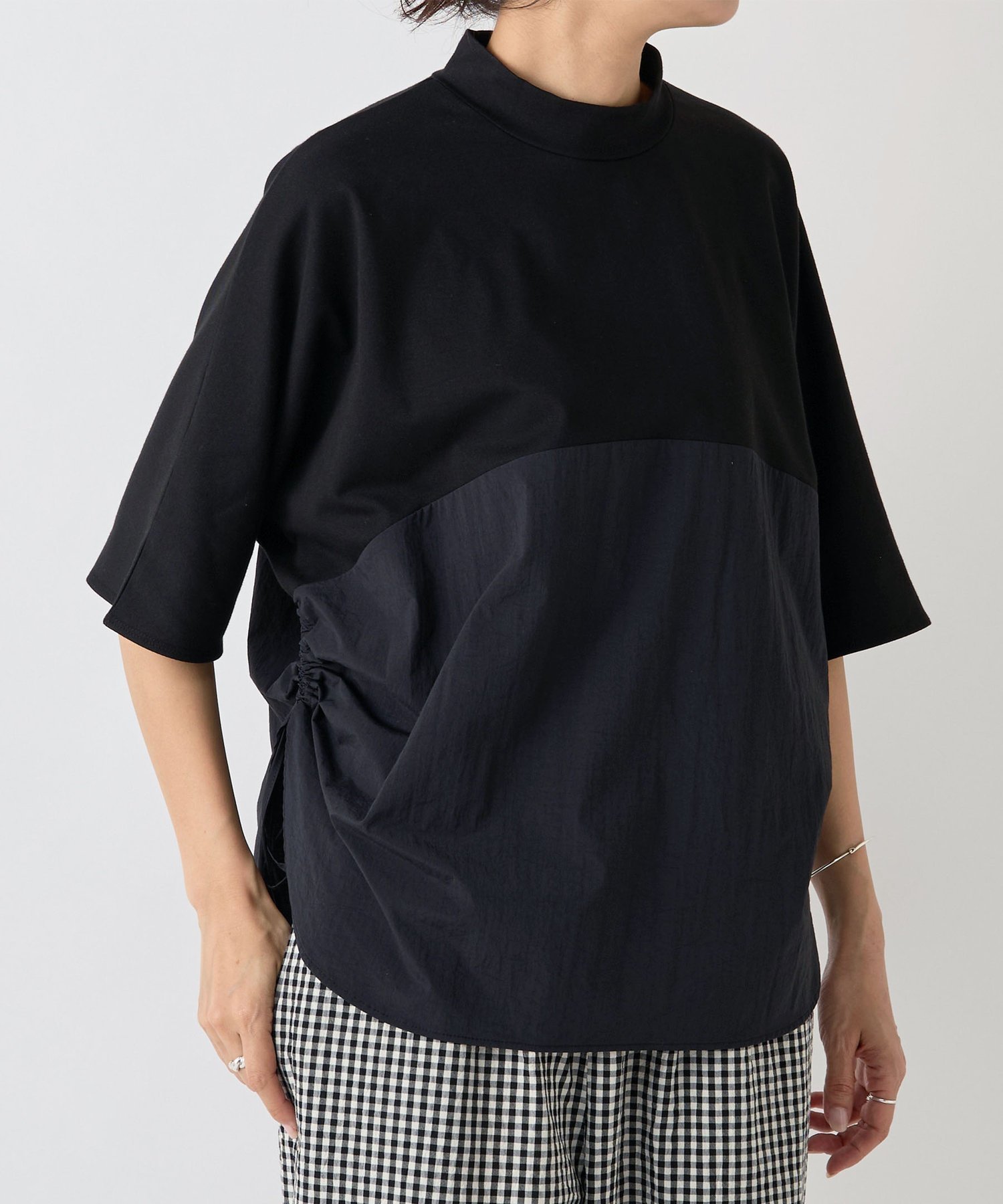 【ビアズリー/BEARDSLEY】のサイドシャーリングカットソー インテリア・キッズ・メンズ・レディースファッション・服の通販 founy(ファニー) 　ファッション　Fashion　レディースファッション　Fashion for Women　トップス・カットソー　Cut & Sew Tops　カットソー・ベーシックTシャツ　Cut-and-Sewn Tops / Stretch Tees & Basics　カットソー　Cut and Sewn Top　シンプル　Simple, Minimal　スタンド　Stand Collar, Upright Stand　再入荷　Restock / Back in Stock　おすすめ　Recommended / Our Picks　エレガント 上品　Elegant　ブラック|ID: prp329100004820644 ipo3291000000035030823