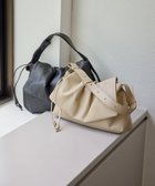 【イア パピヨネ/ear PAPILLONNER】のレザーフラップショルダーバッグ 人気、トレンドファッション・服の通販 founy(ファニー) ファッション Fashion レディースファッション Fashion for Women バッグ Bags セレモニー Ceremony ドレープ Drape, Draping Fabric フォルム Silhouette, Form フラップ Flap, Flap Pocket ポケット Pocket, Pocket Detail マグネット Magnet, Magnetic Closure エレガント 上品 Elegant thumbnail ベージュ|ID: prp329100004820684 ipo3291000000035031082