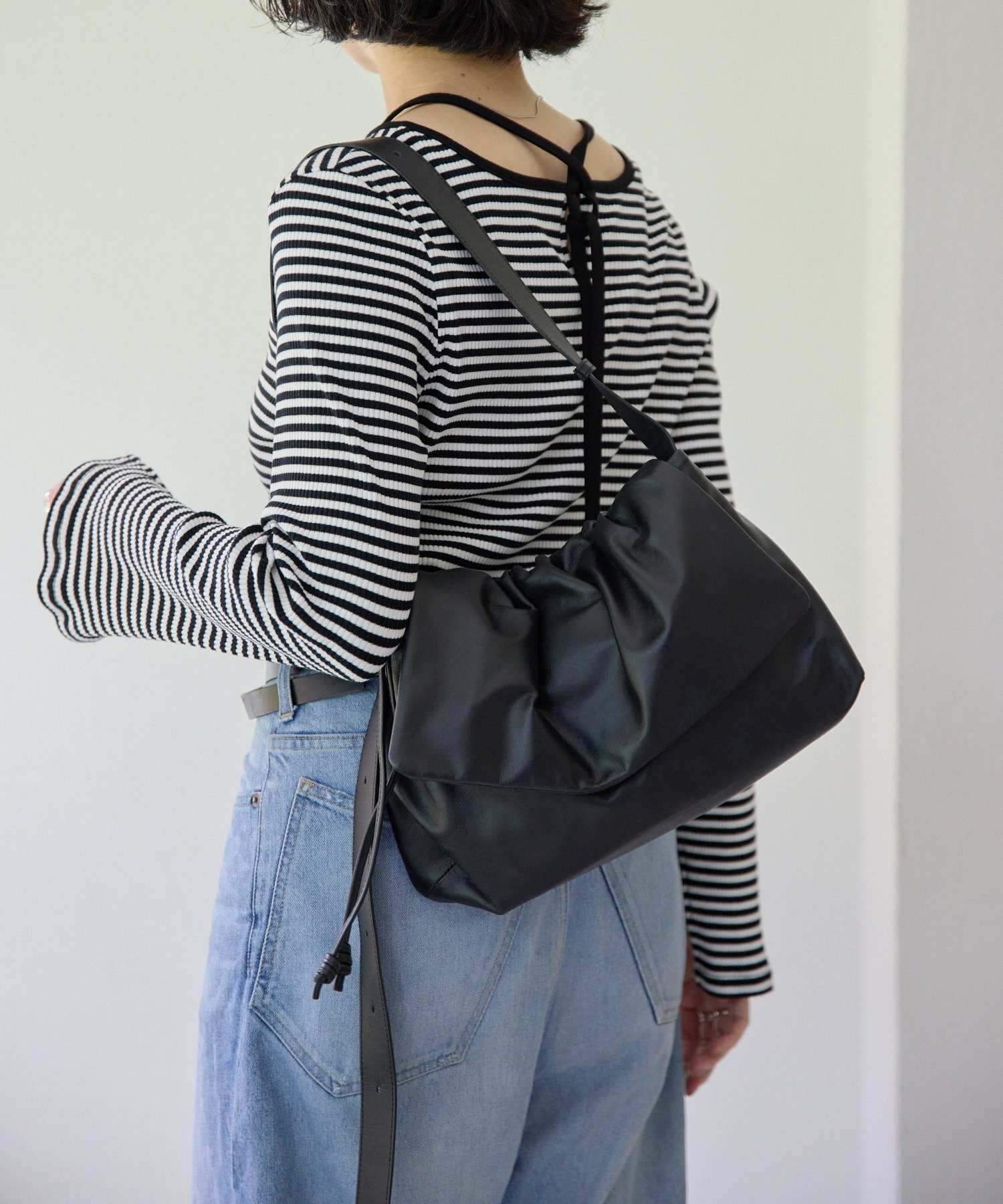 【イア パピヨネ/ear PAPILLONNER】のレザーフラップショルダーバッグ インテリア・キッズ・メンズ・レディースファッション・服の通販 founy(ファニー) ファッション Fashion レディースファッション Fashion for Women バッグ Bags セレモニー Ceremony ドレープ Drape, Draping Fabric フォルム Silhouette, Form フラップ Flap, Flap Pocket ポケット Pocket, Pocket Detail マグネット Magnet, Magnetic Closure エレガント 上品 Elegant ブラック|ID: prp329100004820684 ipo3291000000035031085