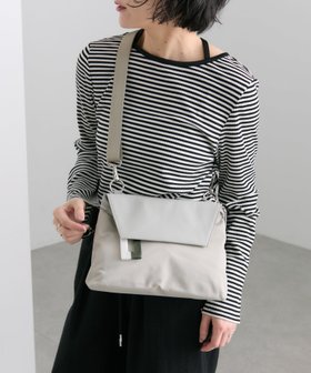 【イア パピヨネ/ear PAPILLONNER】の《撥水/軽量》樹脂チャームフラップショルダーバッグ 人気、トレンドファッション・服の通販 founy(ファニー) ファッション Fashion レディースファッション Fashion for Women バッグ Bags コンパクト Compact, Small Size 傘 Umbrella, Parasol 軽量 Lightweight, Ultra Light ショルダー Shoulder, Shoulder Strap 台形 A-Line, Trapezoid Shape 人気 Popular, Best Seller フォルム Silhouette, Form フラップ Flap, Flap Pocket ポケット Pocket, Pocket Detail マグネット Magnet, Magnetic Closure |ID:prp329100004820700