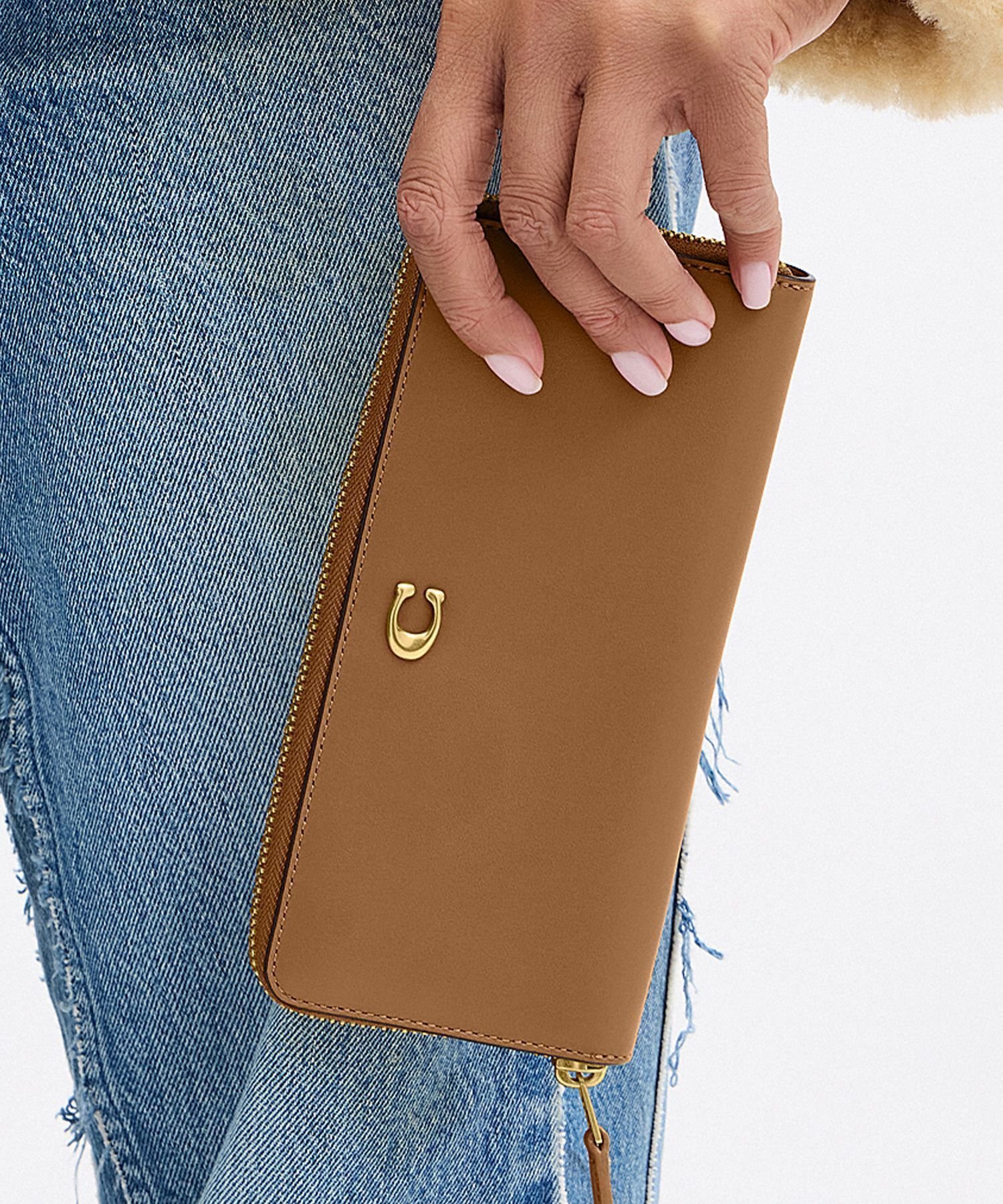 【コーチ/COACH】の【公式】エッセンシャル スリム アコーディオン ジップ ウォレット 人気、トレンドファッション・服の通販 founy(ファニー) ファッション Fashion レディースファッション Fashion for Women ウォレット Wallet クラシック Classic, Timeless Style 軽量 Lightweight, Ultra Light ジップ Zip, Zipper スリム Slim, Slim Fit 財布 Wallet, Purse ニューヨーク New York, NYC Style ポケット Pocket, Pocket Detail おすすめ Recommended / Our Picks ギフト プレゼント Gift / Present other-1|ID: prp329100004820766 ipo3291000000035032476