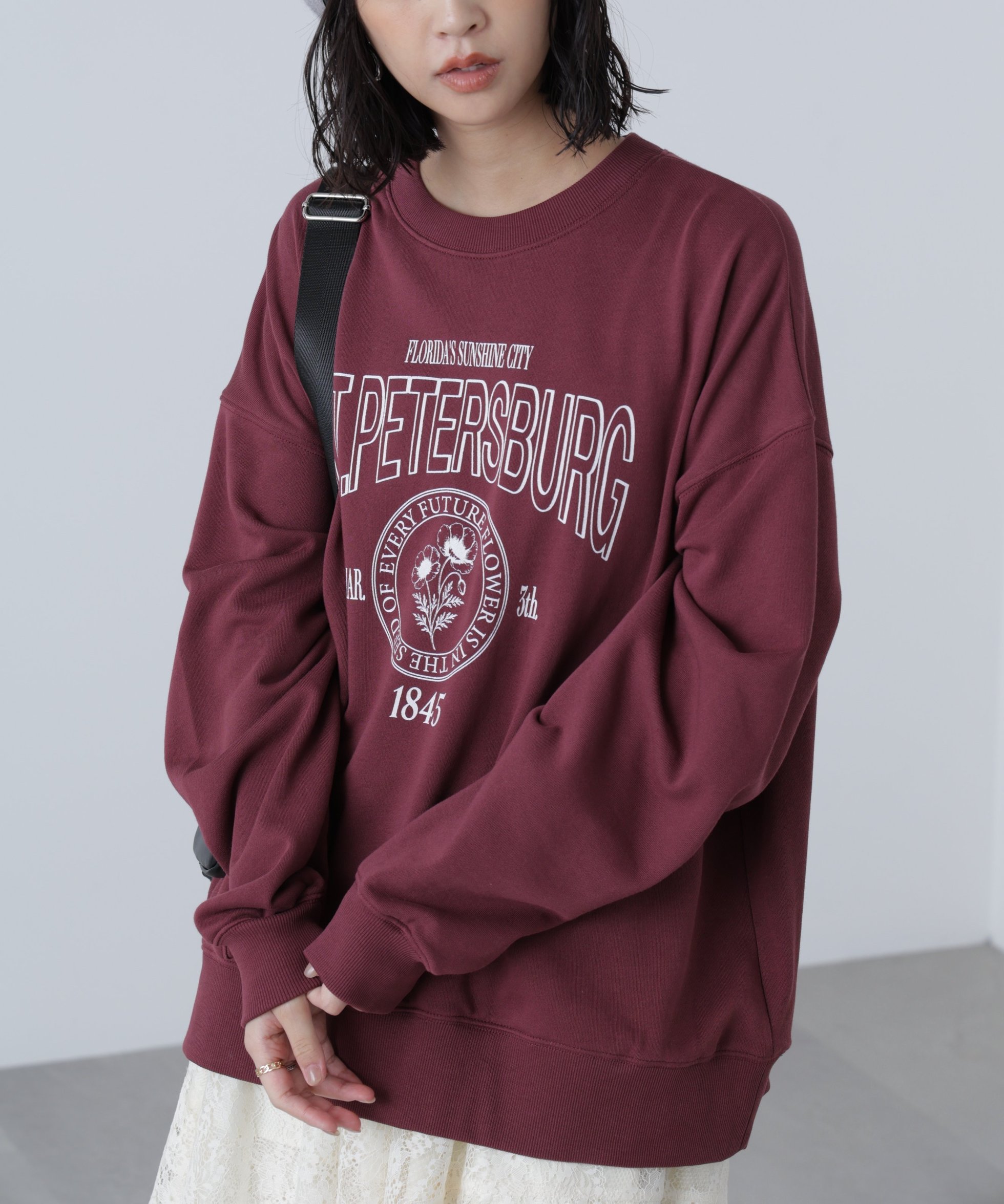 【フリーズマート/FREE'S MART】のアソートカレッジロゴビッグスウェット インテリア・キッズ・メンズ・レディースファッション・服の通販 founy(ファニー) 　ファッション　Fashion　レディースファッション　Fashion for Women　トップス・カットソー　Cut & Sew Tops　レディースパーカー・カジュアルフーディー　Casual Hoodies & Sweatshirts　スウェット・クルーネックトップス　Sweatshirts & Crewnecks / Relaxed Fit Sweat Tops　おすすめ　Recommended / Our Picks　グラフィック　Graphic, Graphic Design　パステル　Pastel, Soft Color　ビッグ　Big, Oversized　フラワー　Flower, Floral　モチーフ　Motif, Design Theme　ボルドー2|ID: prp329100004820779 ipo3291000000035032641