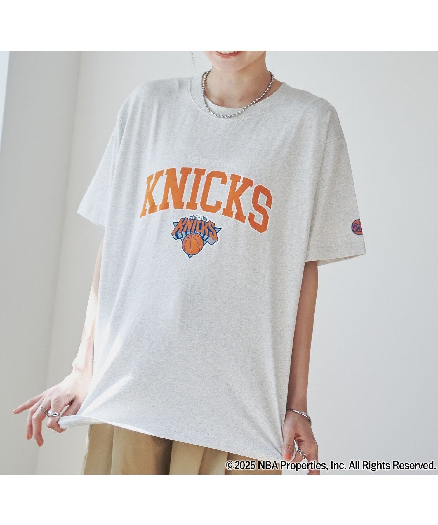 【コーエン/COEN】のNBA別注 ロゴプリントTシャツ インテリア・キッズ・メンズ・レディースファッション・服の通販 founy(ファニー) 　ファッション　Fashion　レディースファッション　Fashion for Women　トップス・カットソー　Cut & Sew Tops　シャツ・ブラウス・オフィスカジュアル　Elegant Blouses & Button-Ups　ロングTシャツ・Tシャツ　Longline T-Shirts & Tees　ヴィンテージ　Vintage Style　春　Spring　コラボ　Collaboration, Collab　サロペット　Overalls, Salopette　スラックス　Slacks, Dress Pants　チュール　Tulip, Tulip Motif　デニム　Denim, Jeans Material　トレンド　Trend, Trending Now　人気　Popular, Best Seller　フロント　Front, Front Design　プリント　Print, Printed Pattern　別注　Limited Edition, Custom Order　半袖　Short Sleeve, Half Sleeve　S/S・春夏　SS, Spring/Summer, Warm Season　おすすめ　Recommended / Our Picks　夏　Summer　2025年　2025　2025春夏・S/S　Spring/Summer 2025 SS25　LT.GRAY|ID: prp329100004820837 ipo3291000000035033294