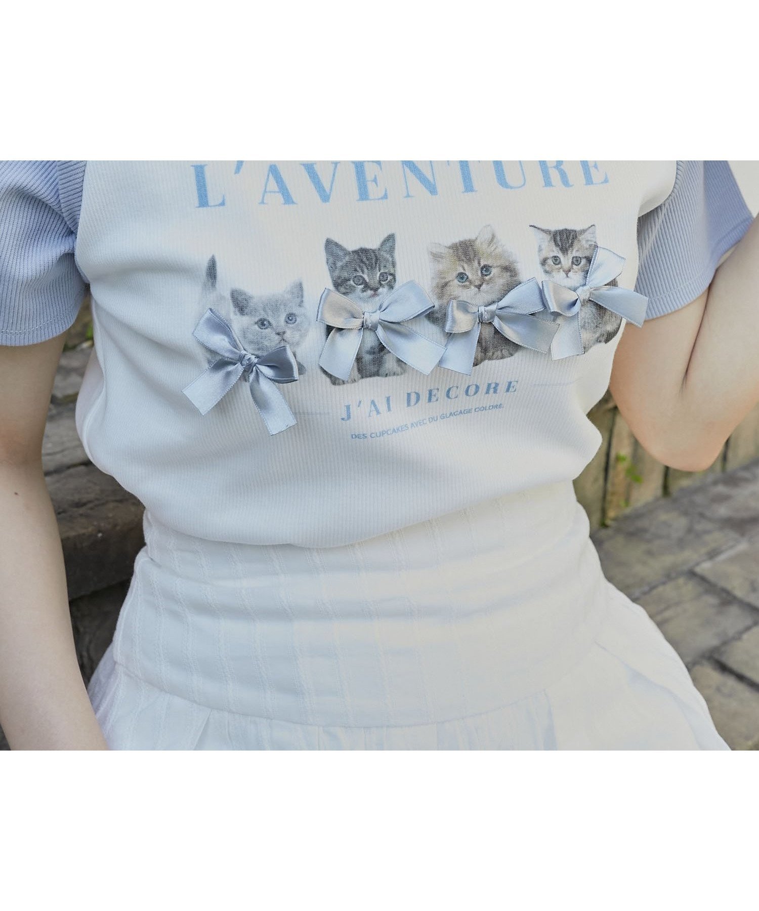 【マジェスティック レゴン/MAJESTIC LEGON】のラグランネコチャンTシャツ インテリア・キッズ・メンズ・レディースファッション・服の通販 founy(ファニー) 　ファッション　Fashion　レディースファッション　Fashion for Women　トップス・カットソー　Cut & Sew Tops　シャツ・ブラウス・オフィスカジュアル　Elegant Blouses & Button-Ups　ロングTシャツ・Tシャツ　Longline T-Shirts & Tees　ガーリー　Girly, Feminine Style　クロップド　Cropped, Short Length　コンパクト　Compact, Small Size　シンプル　Simple, Minimal　ダウン　Down, Puffer　デニム　Denim, Jeans Material　ネコ　Cat, Feline Motif　プリント　Print, Printed Pattern　ボトム　Bottoms, Lower Wear　モチーフ　Motif, Design Theme　リボン　Ribbon, Bow　再入荷　Restock / Back in Stock　夏　Summer　ブルー柄|ID: prp329100004820845 ipo3291000000035033348