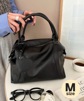 【ディスコート/Discoat】のミラーチャーム付ソフトボストンバッグ 人気、トレンドファッション・服の通販 founy(ファニー) ファッション Fashion レディースファッション Fashion for Women バッグ Bags ショルダー Shoulder, Shoulder Strap シンプル Simple, Minimal 財布 Wallet, Purse チェック Check, Plaid, Tartan チャーム Charm, Pendant 手帳 Planner, Notebook ハンカチ Handkerchief, Hanky ボストン Boston ボストンバッグ Boston Bag, Retro Bag ポケット Pocket, Pocket Detail ポーチ Pouch, Small Case おすすめ Recommended / Our Picks ビジネス 仕事 通勤 Business / Work / Commuting |ID:prp329100004820854