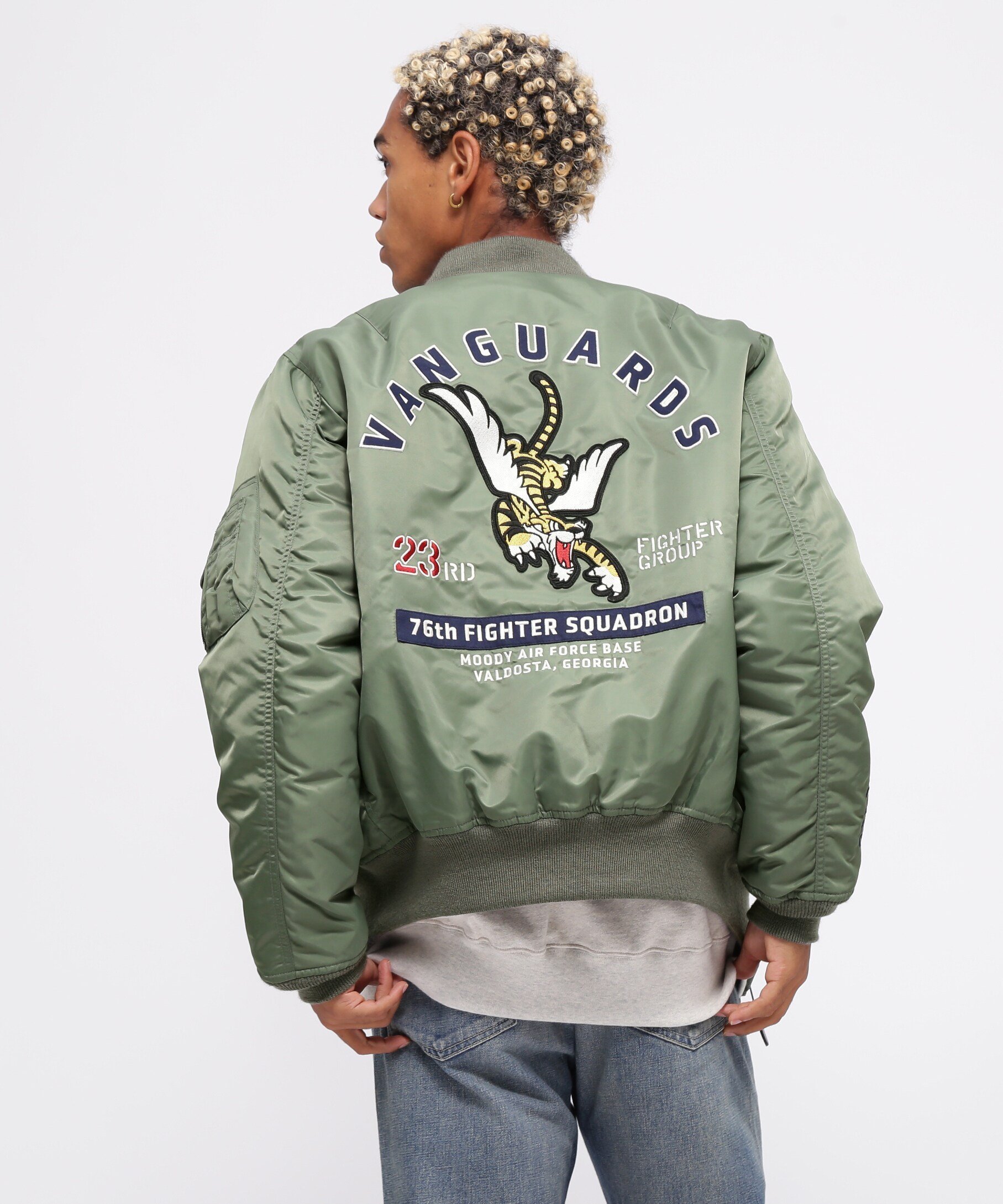 【アヴィレックス/AVIREX / MEN】のMA-1 VANGUARDS / MA-1 ヴァンガーズ / AVIREX / アヴィレックス 人気、トレンドファッション・服の通販 founy(ファニー) 　ファッション　Fashion　メンズファッション　Fashion for Men　シンプル　Simple, Minimal　ジャケット　Jacket, Outerwear　定番　Standard, Basic Item　バランス　Balance, Style Balance　パッチ　Patch, Appliqué　フラップ　Flap, Flap Pocket　ポケット　Pocket, Pocket Detail　ミリタリー　Military, Army Style　ループ　Loop, Loop Knit　 other-1|ID: prp329100004820871 ipo3291000000035033620