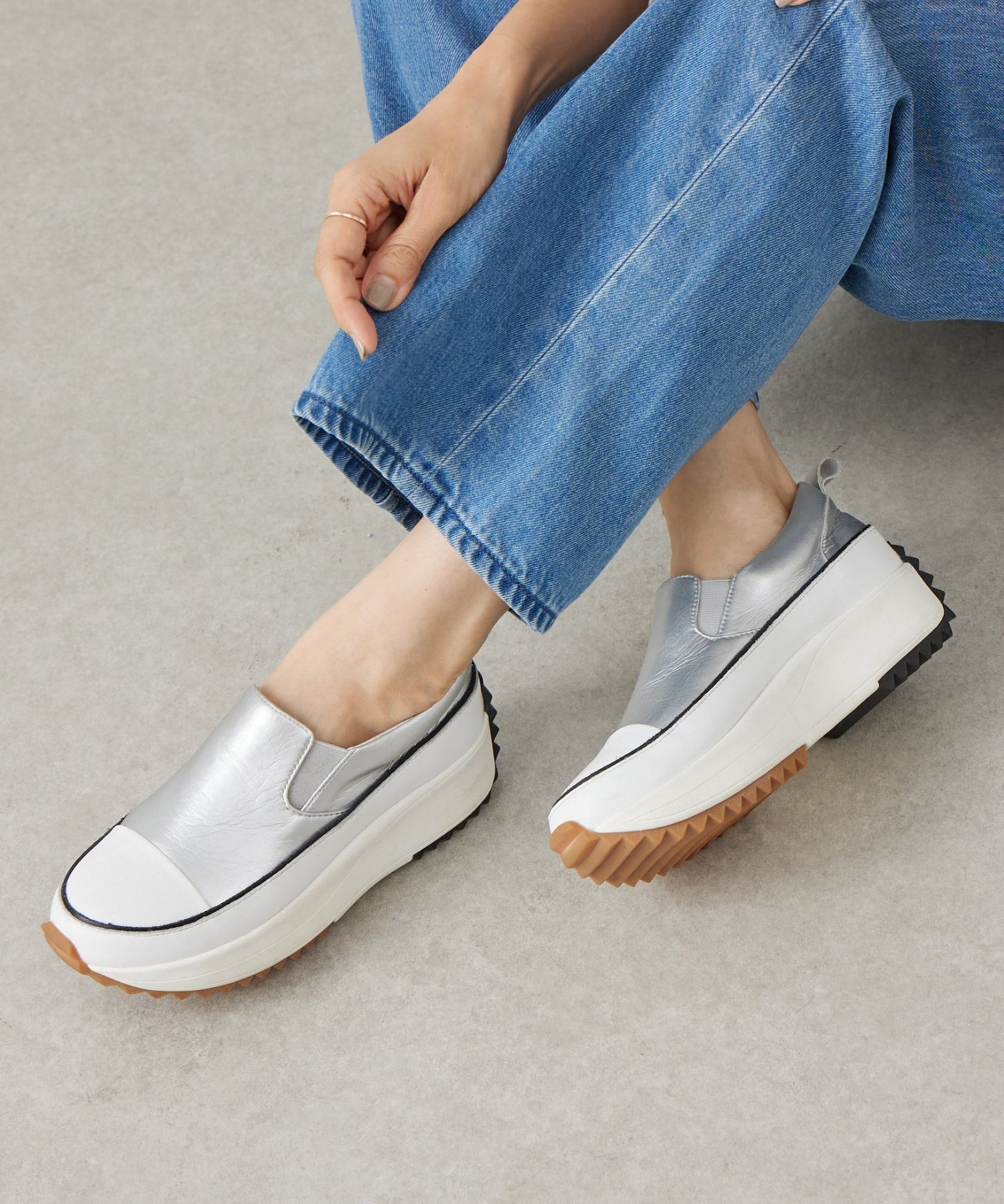 【ビアズリー/BEARDSLEY】のレザースリッポン インテリア・キッズ・メンズ・レディースファッション・服の通販 founy(ファニー) 　ファッション　Fashion　レディースファッション　Fashion for Women　インソール　Shoe Insole　厚底　Platform Shoes　キャンバス　Canvas, Canvas Fabric　クッション　Cushion, Throw Pillow　シューズ　Shoes, Footwear　シルバー　Silver, Metallic Silver　シンプル　Simple, Minimal　スニーカー　Sneakers, Trainers　スリッポン　Slip-On, Loafer　モチーフ　Motif, Design Theme　再入荷　Restock / Back in Stock　おすすめ　Recommended / Our Picks　シルバー|ID: prp329100004820909 ipo3291000000035034084