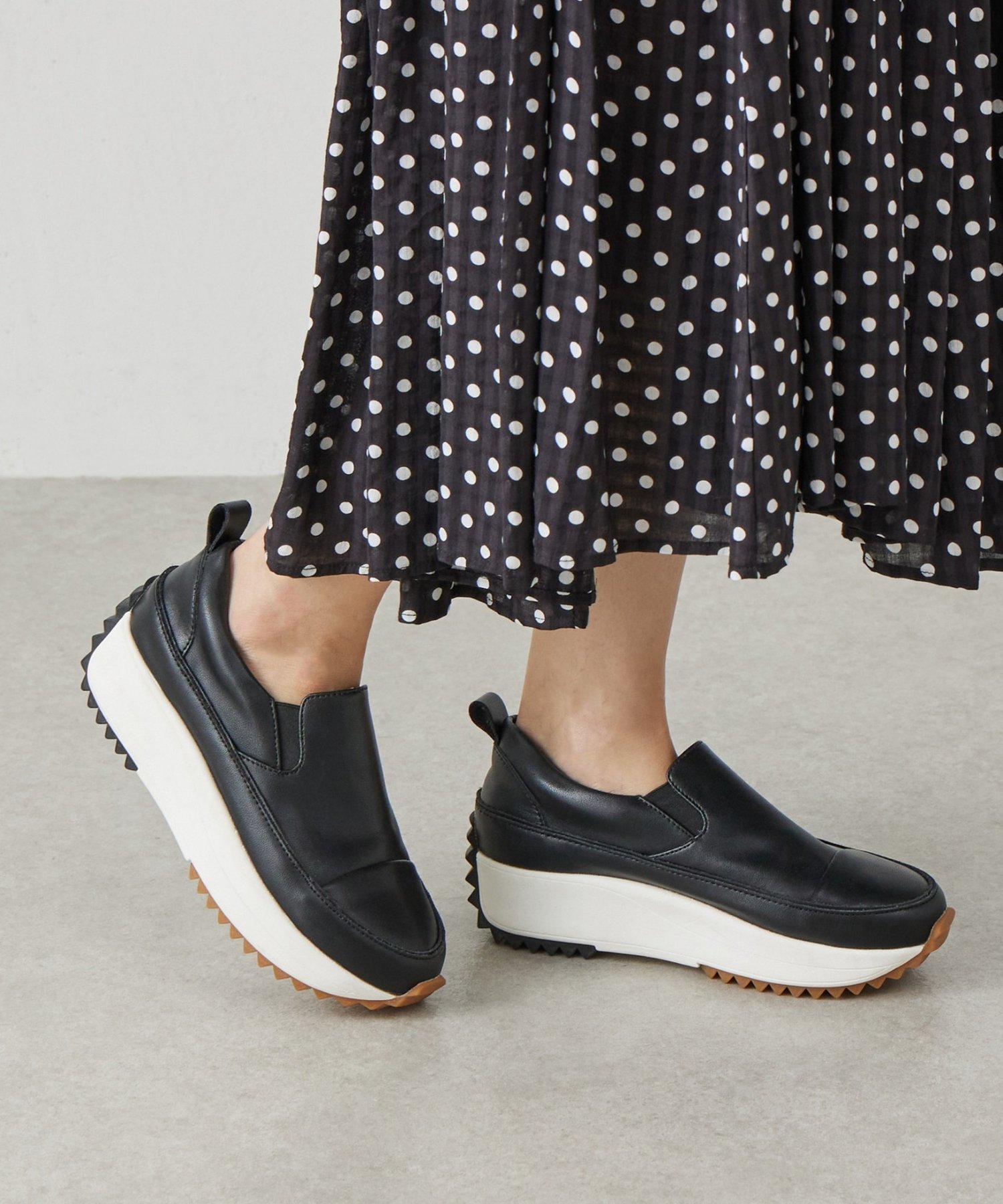 【ビアズリー/BEARDSLEY】のレザースリッポン インテリア・キッズ・メンズ・レディースファッション・服の通販 founy(ファニー) 　ファッション　Fashion　レディースファッション　Fashion for Women　インソール　Shoe Insole　厚底　Platform Shoes　キャンバス　Canvas, Canvas Fabric　クッション　Cushion, Throw Pillow　シューズ　Shoes, Footwear　シルバー　Silver, Metallic Silver　シンプル　Simple, Minimal　スニーカー　Sneakers, Trainers　スリッポン　Slip-On, Loafer　モチーフ　Motif, Design Theme　再入荷　Restock / Back in Stock　おすすめ　Recommended / Our Picks　ブラックその他2|ID: prp329100004820909 ipo3291000000035034086