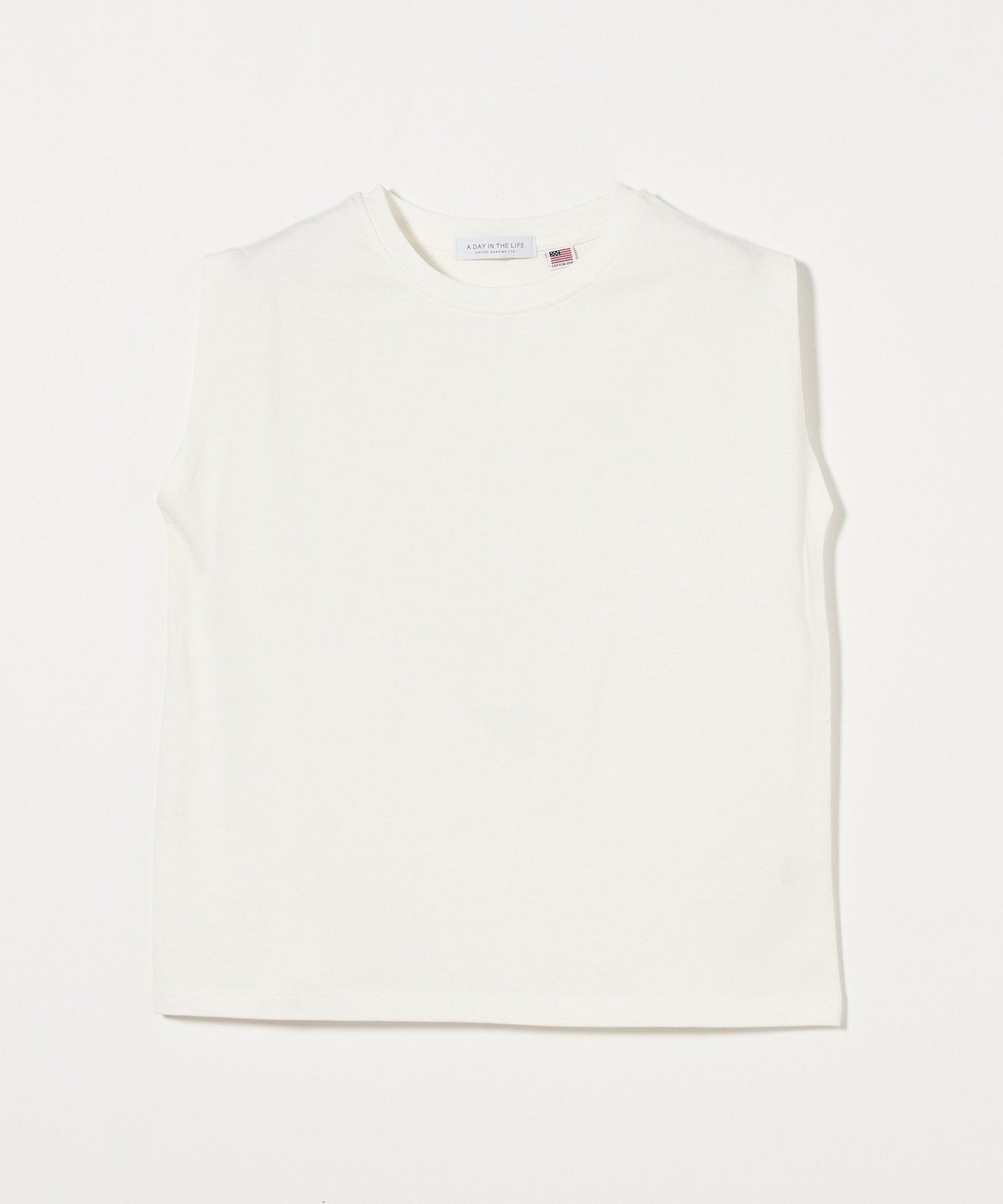 【ユナイテッドアローズ/UNITED ARROWS】のUSAコットン ノースリーブT シャツ A DAY IN THE LIFE インテリア・キッズ・メンズ・レディースファッション・服の通販 founy(ファニー) 　ファッション　Fashion　レディースファッション　Fashion for Women　トップス・カットソー　Cut & Sew Tops　キャミソール&ノースリーブ　Camisoles & Sleeveless Tops　シャツ・ブラウス・オフィスカジュアル　Elegant Blouses & Button-Ups　インナー　Innerwear　キャミワンピース　Cami Dress, Slip Dress　コンパクト　Compact, Small Size　シンプル　Simple, Minimal　タンク　Tank Top, Sleeveless Top　定番　Standard, Basic Item　ノースリーブ　Sleeveless, No-Sleeve　ボーダー　Border, Stripe　半袖　Short Sleeve, Half Sleeve　アウトレット　Outlet / Clearance　OFF WHITE|ID: prp329100004820943 ipo3291000000035034381
