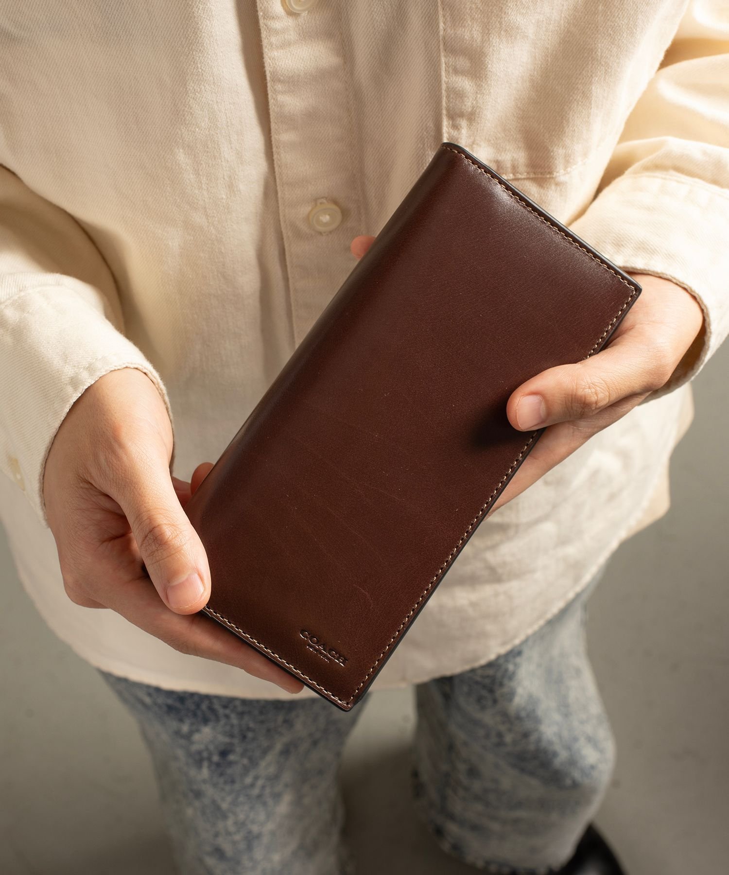 【コーチ/COACH / MEN】の【公式】ボックスド ブレスト ポケット ウォレット ウォーター バッファロー レザー 人気、トレンドファッション・服の通販 founy(ファニー) 　ファッション　Fashion　メンズファッション　Fashion for Men　インド　Indian Textile　ウォレット　Wallet　ウォーター　Water　クラシック　Classic, Timeless Style　ジップ　Zip, Zipper　スリム　Slim, Slim Fit　ニューヨーク　New York, NYC Style　ボックス　Boxy, Box Shape　ポケット　Pocket, Pocket Detail　おすすめ　Recommended / Our Picks　ギフト プレゼント　Gift / Present　 other-1|ID: prp329100004820973 ipo3291000000035034698