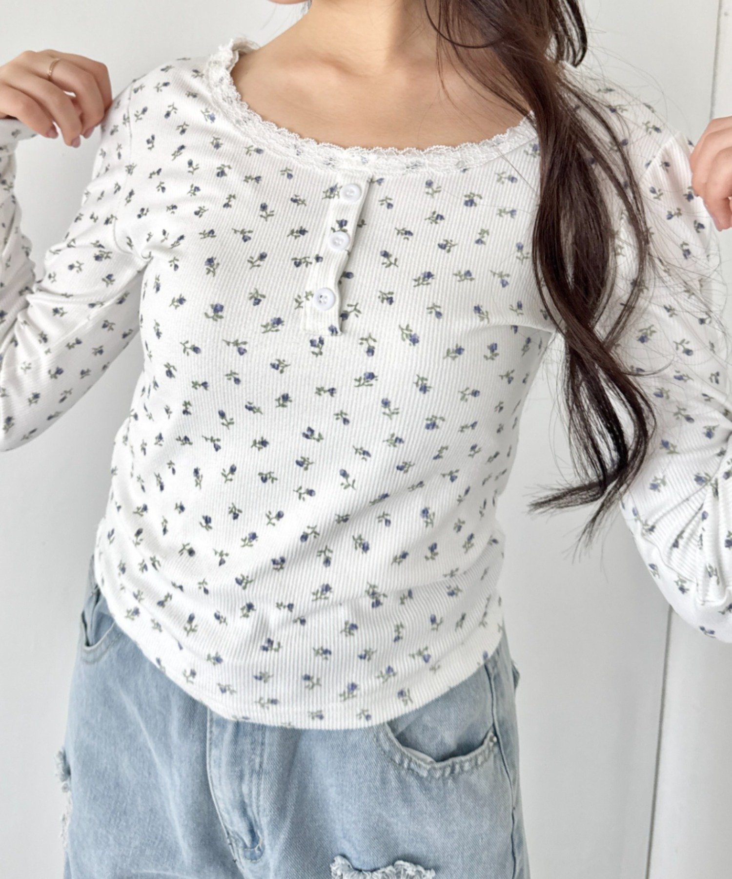 【アウトフィッター ラボ/Outfitter lab】のレースフラワーヘンリーネックトップス インテリア・キッズ・メンズ・レディースファッション・服の通販 founy(ファニー) 　ファッション　Fashion　レディースファッション　Fashion for Women　トップス・カットソー　Cut & Sew Tops　ウェーブ　Wavy Pattern　ガーリー　Girly, Feminine Style　サロペット　Overalls, Salopette　シンプル　Simple, Minimal　スラックス　Slacks, Dress Pants　デニム　Denim, Jeans Material　トレンド　Trend, Trending Now　長袖　Long Sleeve, Full Sleeve　ボトム　Bottoms, Lower Wear　レース　Lace, Lace Fabric　冬　Winter / This Winter　A/W・秋冬　Autumn/Winter　おすすめ　Recommended / Our Picks　ホワイト|ID: prp329100004820983 ipo3291000000035034866