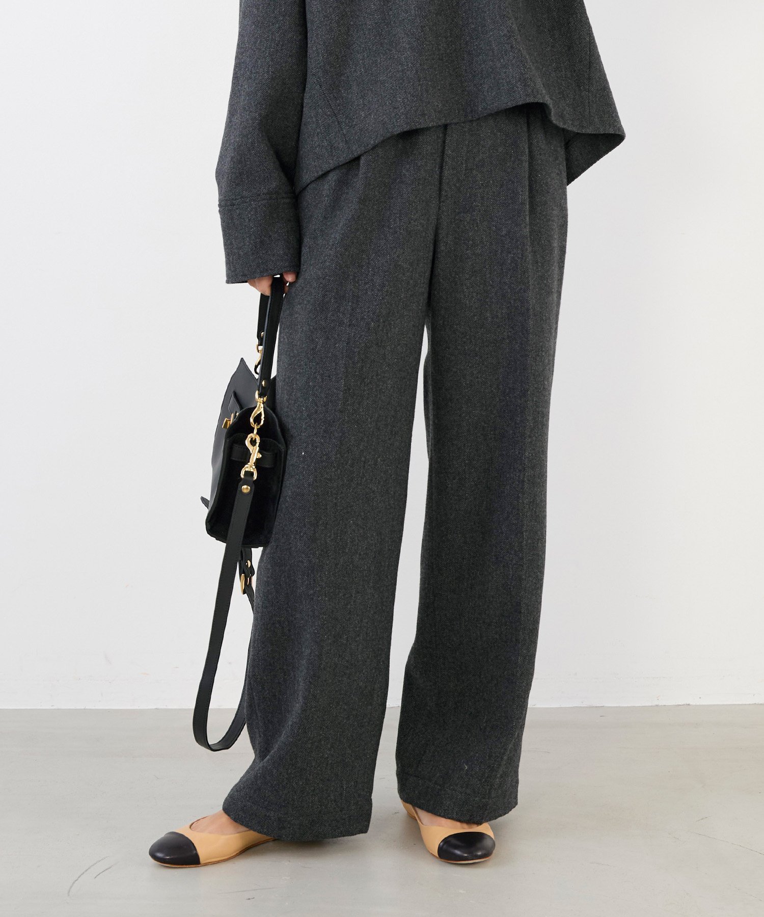 【マイカ ディール/MICA & DEAL】のツイードギャザーパンツ セットアップ対応 インテリア・キッズ・メンズ・レディースファッション・服の通販 founy(ファニー) 　ファッション　Fashion　レディースファッション　Fashion for Women　セットアップ　Matching Sets　レディースパンツ・ボトムス　Pants & Trousers / Bottoms　クラシック　Classic, Timeless Style　ストレート　Straight, Straight Cut　セットアップ　Set-Up, Coordinated Outfit　センター　Center, Center Line　ダブル　Double, Double-Breasted　ツイード　Twill, Twill Weave　ポケット　Pocket, Pocket Detail　楽ちん　Easy Fit, Comfortable　猫　Cat, Kitty　CHARCOAL|ID: prp329100004821052 ipo3291000000035035804