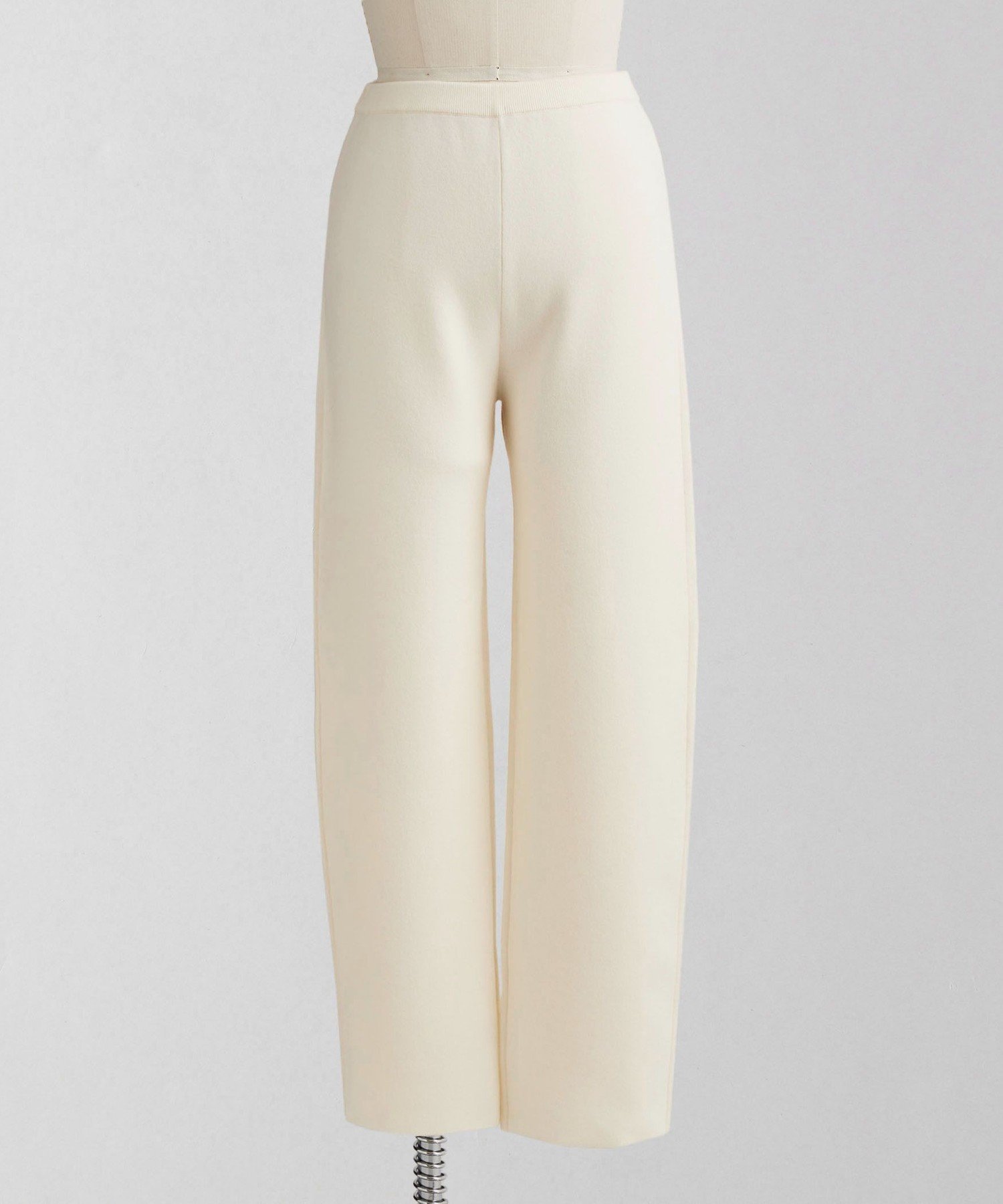 【ユナイテッドアローズ/UNITED ARROWS】のLOEFF スムース ニット ボンタン パンツ インテリア・キッズ・メンズ・レディースファッション・服の通販 founy(ファニー) 　ファッション　Fashion　レディースファッション　Fashion for Women　パンツ　Pants & Trousers　ジャケット　Jacket, Outerwear　セットアップ　Set-Up, Coordinated Outfit　タートルネック　Turtleneck, High Neck　ポケット　Pocket, Pocket Detail　モダン　Modern, Contemporary　リラックス　Relax, Relaxed Fit　アウトレット　Outlet / Clearance　おすすめ　Recommended / Our Picks　WHITE|ID: prp329100004821081 ipo3291000000035036157