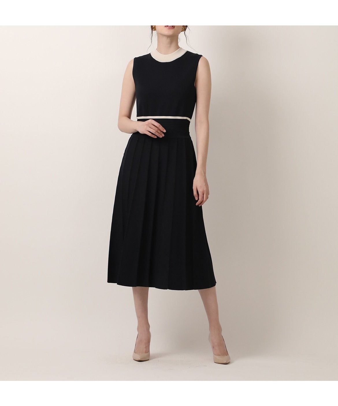 【マーリエ ル カセット/Maglie le cassetto】の《M Maglie le cassetto》バイカラーニットワンピース インテリア・キッズ・メンズ・レディースファッション・服の通販 founy(ファニー) 　ファッション　Fashion　レディースファッション　Fashion for Women　ワンピース　Dresses　ニットワンピース　Knit Dresses　春　Spring　カーディガン　Cardigan, Knitwear　セットアップ　Set-Up, Coordinated Outfit　定番　Standard, Basic Item　ノースリーブ　Sleeveless, No-Sleeve　フレア　Flare, Flared　ボトルネック　Bottle Neck, Mock Neck　日本製　Made In Japan　セレモニー　Ceremony　入学式　Entrance Ceremony　卒業式　Graduation Ceremony　2025年　2025　2025春夏・S/S　Spring/Summer 2025 SS25　ネイビー|ID: prp329100004821209 ipo3291000000035037705