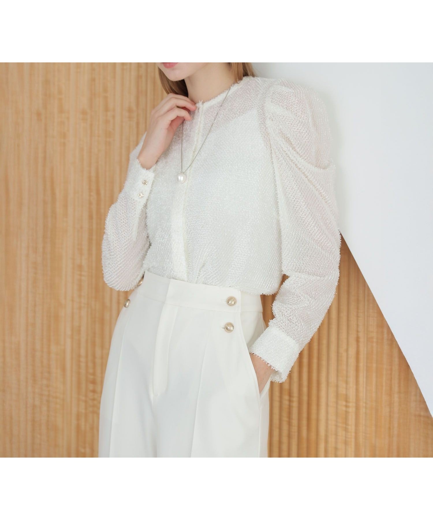 【アナイ/ANAYI】のカットジャガードパワショル ブラウス インテリア・キッズ・メンズ・レディースファッション・服の通販 founy(ファニー) 　ファッション　Fashion　レディースファッション　Fashion for Women　トップス・カットソー　Cut & Sew Tops　シャツ・ブラウス・オフィスカジュアル　Elegant Blouses & Button-Ups　インナー　Innerwear　カットジャガード　Cut Jacquard　ギャザー　Gathered, Ruffled　ジャケット　Jacket, Outerwear　スマート　Smart, Elegant　フォルム　Silhouette, Form　フロント　Front, Front Design　メタル　Metal, Metal Parts　再入荷　Restock / Back in Stock　white|ID: prp329100004821252 ipo3291000000035038307