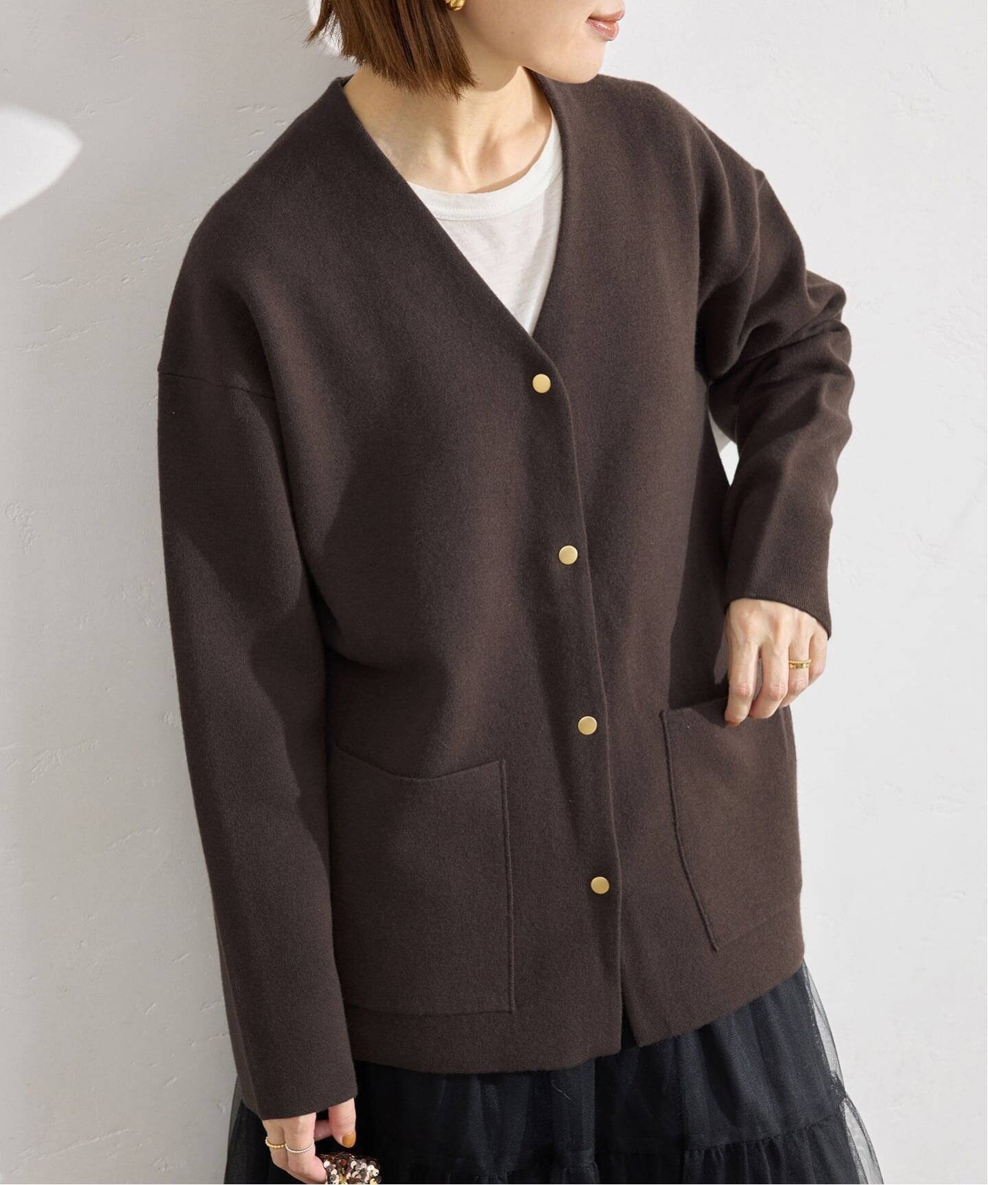 【イエナ/IENA】の《追加》ドットボタンVネックカーディガン インテリア・キッズ・メンズ・レディースファッション・服の通販 founy(ファニー) 　ファッション　Fashion　レディースファッション　Fashion for Women　トップス・カットソー　Cut & Sew Tops　カーディガン・羽織り　Layered Style Cardigans　Vネックトップス　V-Neck Tops / V-Cut Neckline Shirts　2025年　2025　2025-2026秋冬・A/W　Autumn/Winter 2025–26 AW25–26　カーディガン　Cardigan, Knitwear　ドット　Polka Dot, Dot Pattern　エレガント 上品　Elegant　人気　Popular, Best Seller　ブラウン|ID: prp329100004821268 ipo3291000000035038591