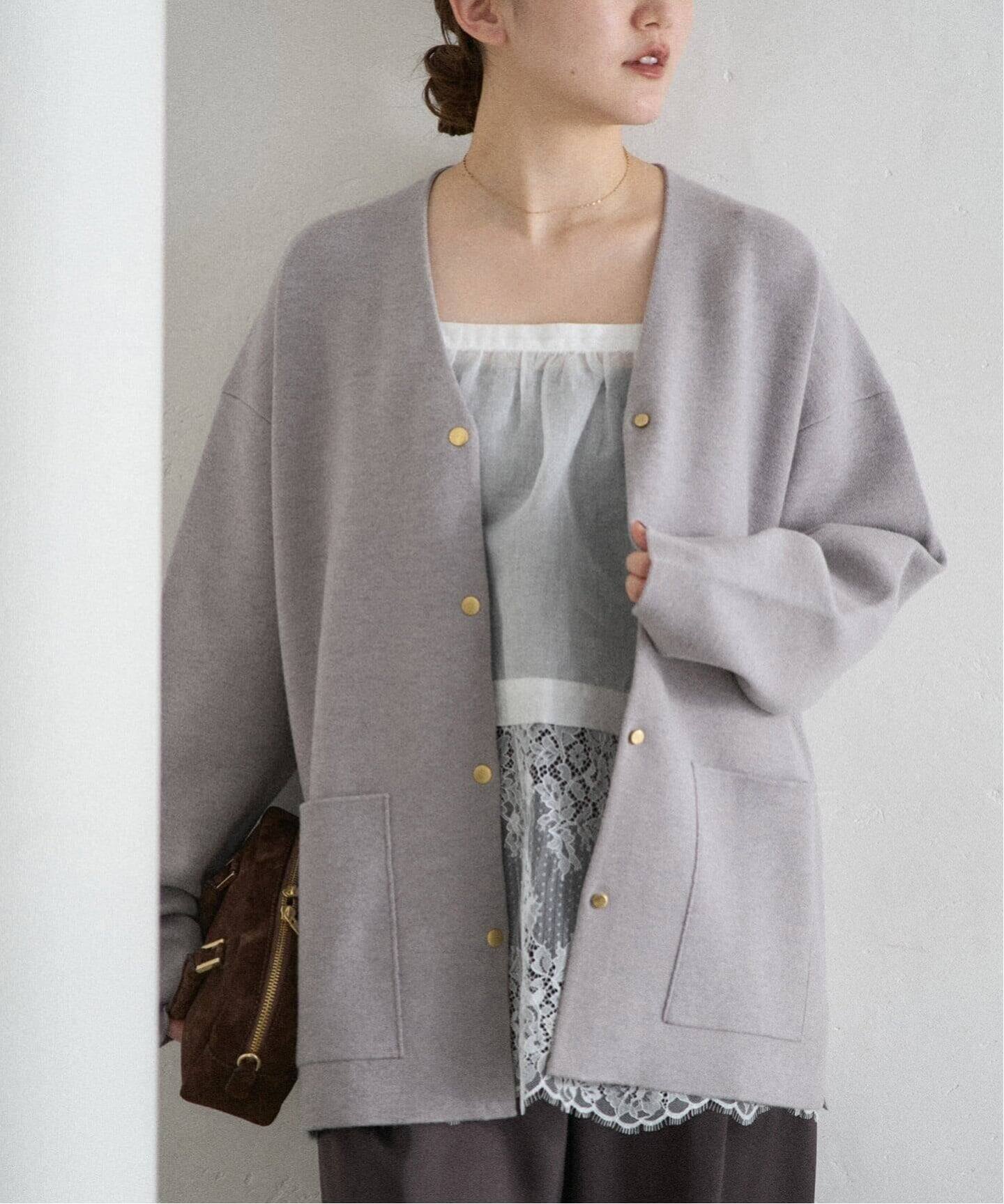 【イエナ/IENA】の《追加》ドットボタンVネックカーディガン インテリア・キッズ・メンズ・レディースファッション・服の通販 founy(ファニー) 　ファッション　Fashion　レディースファッション　Fashion for Women　トップス・カットソー　Cut & Sew Tops　カーディガン・羽織り　Layered Style Cardigans　Vネックトップス　V-Neck Tops / V-Cut Neckline Shirts　2025年　2025　2025-2026秋冬・A/W　Autumn/Winter 2025–26 AW25–26　カーディガン　Cardigan, Knitwear　ドット　Polka Dot, Dot Pattern　エレガント 上品　Elegant　人気　Popular, Best Seller　グレーA|ID: prp329100004821268 ipo3291000000035038592