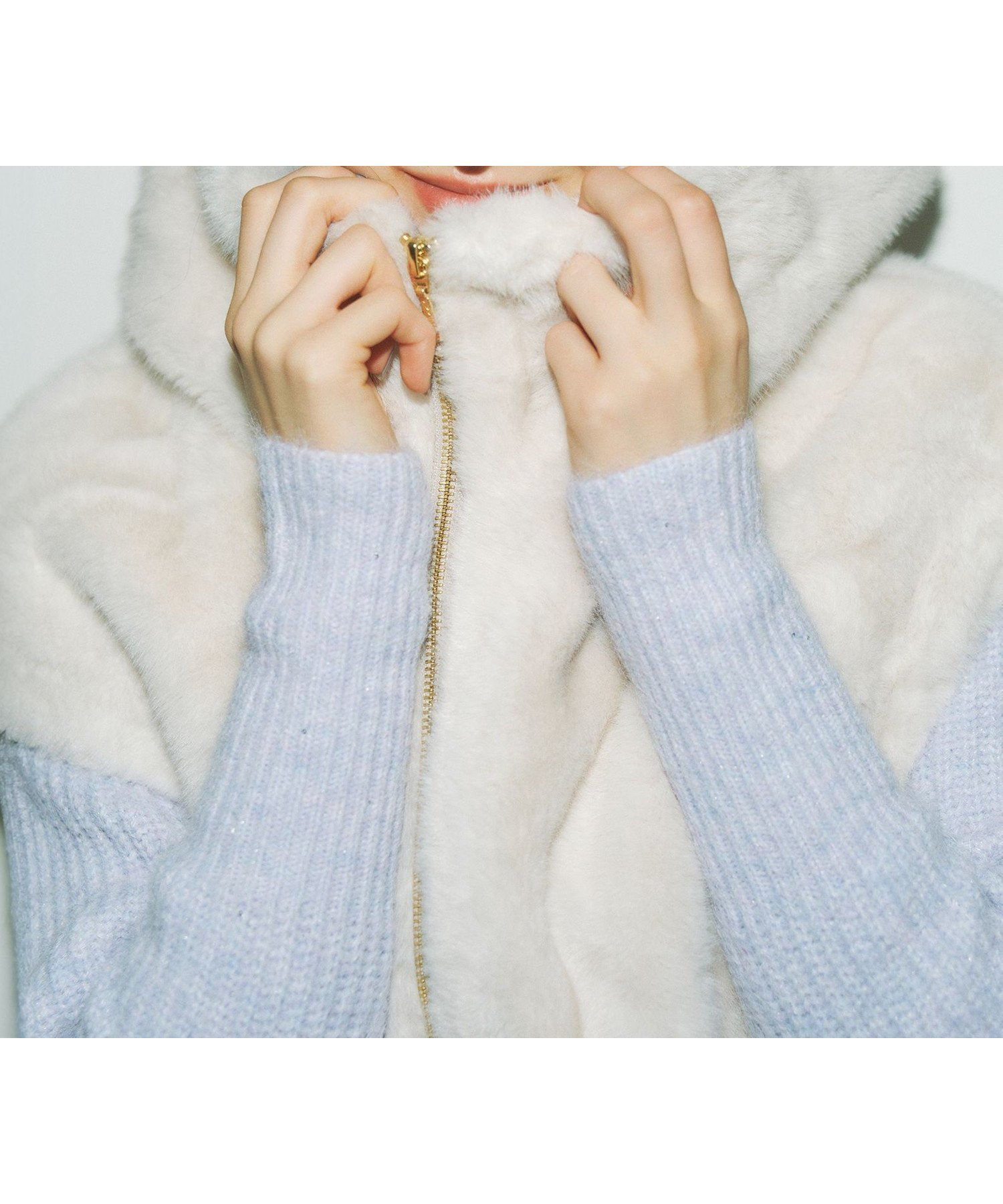 【ビアンカ/BIANCA】の【トレンドコーデ】中わた入りフーデッドファージレ インテリア・キッズ・メンズ・レディースファッション・服の通販 founy(ファニー) 　ファッション　Fashion　レディースファッション　Fashion for Women　アウター　Coat / Outerwear Collection　トップス・カットソー　Cut & Sew Tops　ベスト&ジレ / 重ね着スタイル　Vests & Gilets　春　Spring　秋　Autumn　スリーブ　Sleeve, Long Sleeve / Short Sleeve　ファブリック　Fabric, Textile　フェイクファー　Faux Fur, Imitation Fur　フォルム　Silhouette, Form　フレンチ　French, French Style　冬　Winter / This Winter　おすすめ　Recommended / Our Picks　オフホワイト|ID: prp329100004821335 ipo3291000000035039828