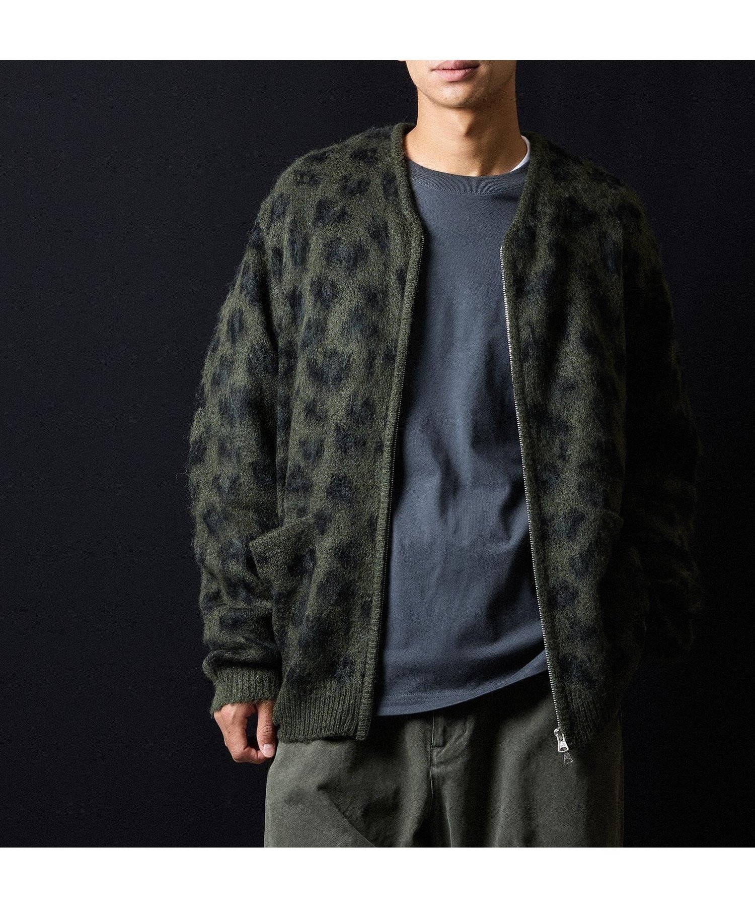 【ナンバー/Number】のLEOPARD JACQUARD KNIT ZIP-UP CARDIGAN インテリア・キッズ・メンズ・レディースファッション・服の通販 founy(ファニー) 　ファッション　Fashion　レディースファッション　Fashion for Women　トップス・カットソー　Cut & Sew Tops　ニット　Knit Tops & Sweaters　カーディガン・羽織り　Layered Style Cardigans　インナー　Innerwear　ヴィンテージ　Vintage Style　カーディガン　Cardigan, Knitwear　コンパクト　Compact, Small Size　スウェット / スエット　Sweatshirt, Sweatwear　ダメージ　Distressed, Destroyed　デニム　Denim, Jeans Material　トレンド　Trend, Trending Now　定番　Standard, Basic Item　パーカー　Hoodie, Parka　ヒョウ　Leopard, Animal Print　ビッグ　Big, Oversized　ビンテージ　Vintage, Retro Style　ポケット　Pocket, Pocket Detail　レオパード　Leopard, Animal Print　ワイド　Wide, Wide Fit　冬　Winter / This Winter　DARK GREEN|ID: prp329100004821340 ipo3291000000035039924