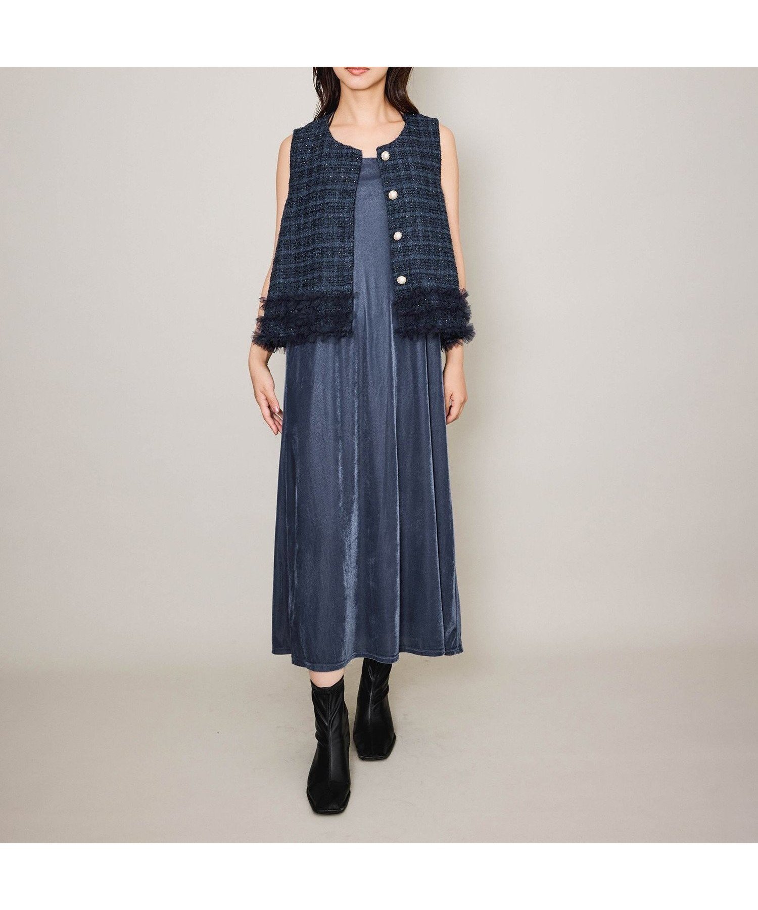 【クイーンズ コート/QUEENS COURT】のシアーベロアダブルストラップキャミドレス≪手洗い可能≫ 人気、トレンドファッション・服の通販 founy(ファニー) 　ファッション　Fashion　レディースファッション　Fashion for Women　トップス・カットソー　Cut & Sew Tops　キャミソール&ノースリーブ　Camisoles & Sleeveless Tops　ベロアトップス　Velour Tops / Velvet-Look Items　ワンピース　Dresses　フォーマル・パーティードレス・結婚式用ドレス　Elegant & Casual Dresses　秋　Autumn　ノースリーブ　Sleeveless, No-Sleeve　フェミニン　Feminine, Girly　ポケット　Pocket, Pocket Detail　半袖　Short Sleeve, Half Sleeve　無地　Plain, Solid Color　A/W・秋冬　Autumn/Winter　おすすめ　Recommended / Our Picks　2025年　2025　2025春夏・S/S　Spring/Summer 2025 SS25　2025-2026秋冬・A/W　Autumn/Winter 2025–26 AW25–26　 other-1|ID: prp329100004821365 ipo3291000000035040382