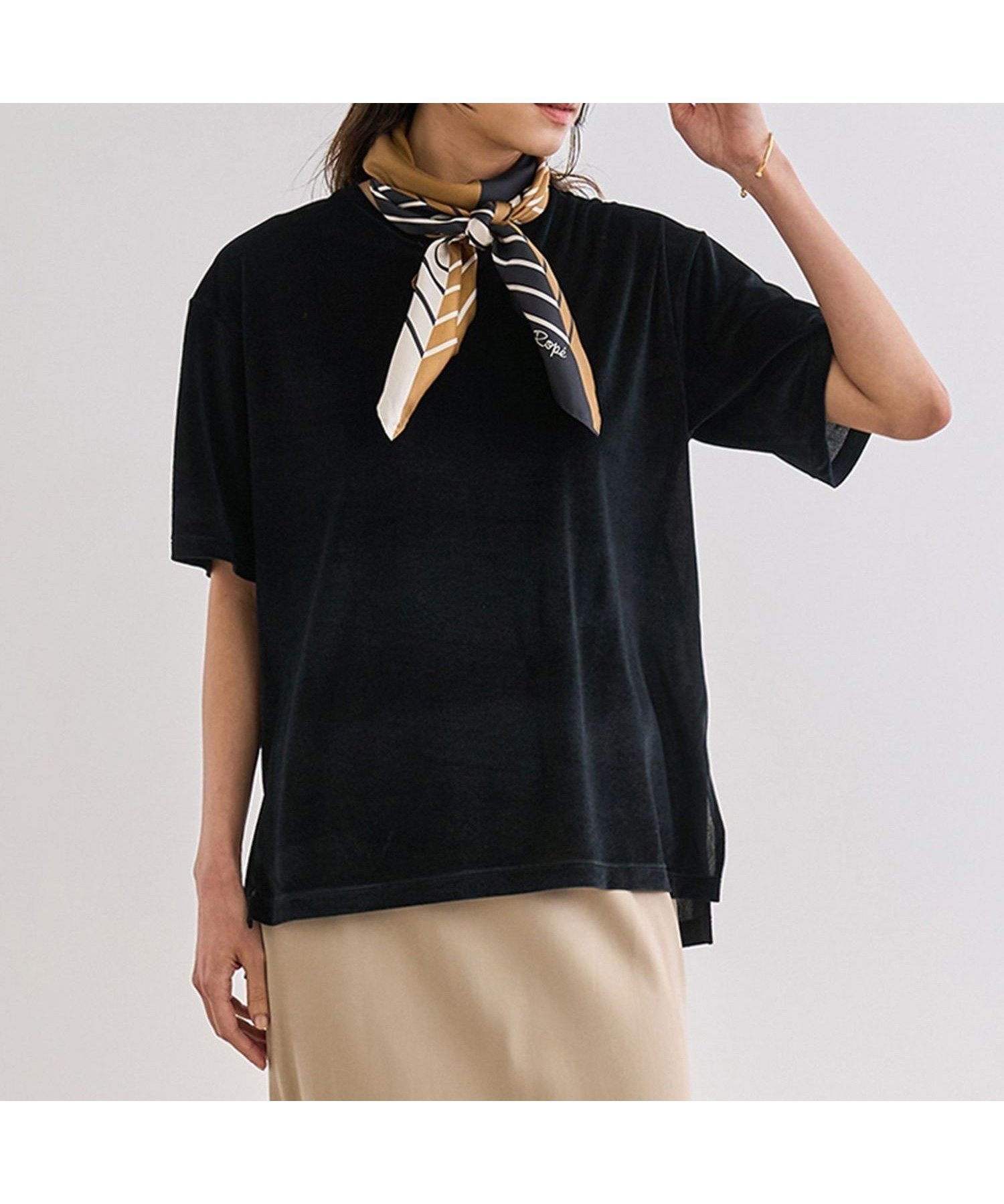 【ロペ/ROPE'】のシアーベロアTシャツ/イージーケア 人気、トレンドファッション・服の通販 founy(ファニー) 　ファッション　Fashion　レディースファッション　Fashion for Women　トップス・カットソー　Cut & Sew Tops　シャツ・ブラウス・オフィスカジュアル　Elegant Blouses & Button-Ups　ロングTシャツ・Tシャツ　Longline T-Shirts & Tees　ベロアトップス　Velour Tops / Velvet-Look Items　おすすめ　Recommended / Our Picks　アクセサリー　Fashion Accessories　サンダル　Sandals, Summer Shoes　シンプル　Simple, Minimal　スカーフ　Scarf, Neckwear　デニム　Denim, Jeans Material　ブライト　Bright, Shiny　ベロア　Velour, Soft Velvet　ポケット　Pocket, Pocket Detail　半袖　Short Sleeve, Half Sleeve　秋　Autumn　 other-1|ID: prp329100004821399 ipo3291000000035040792