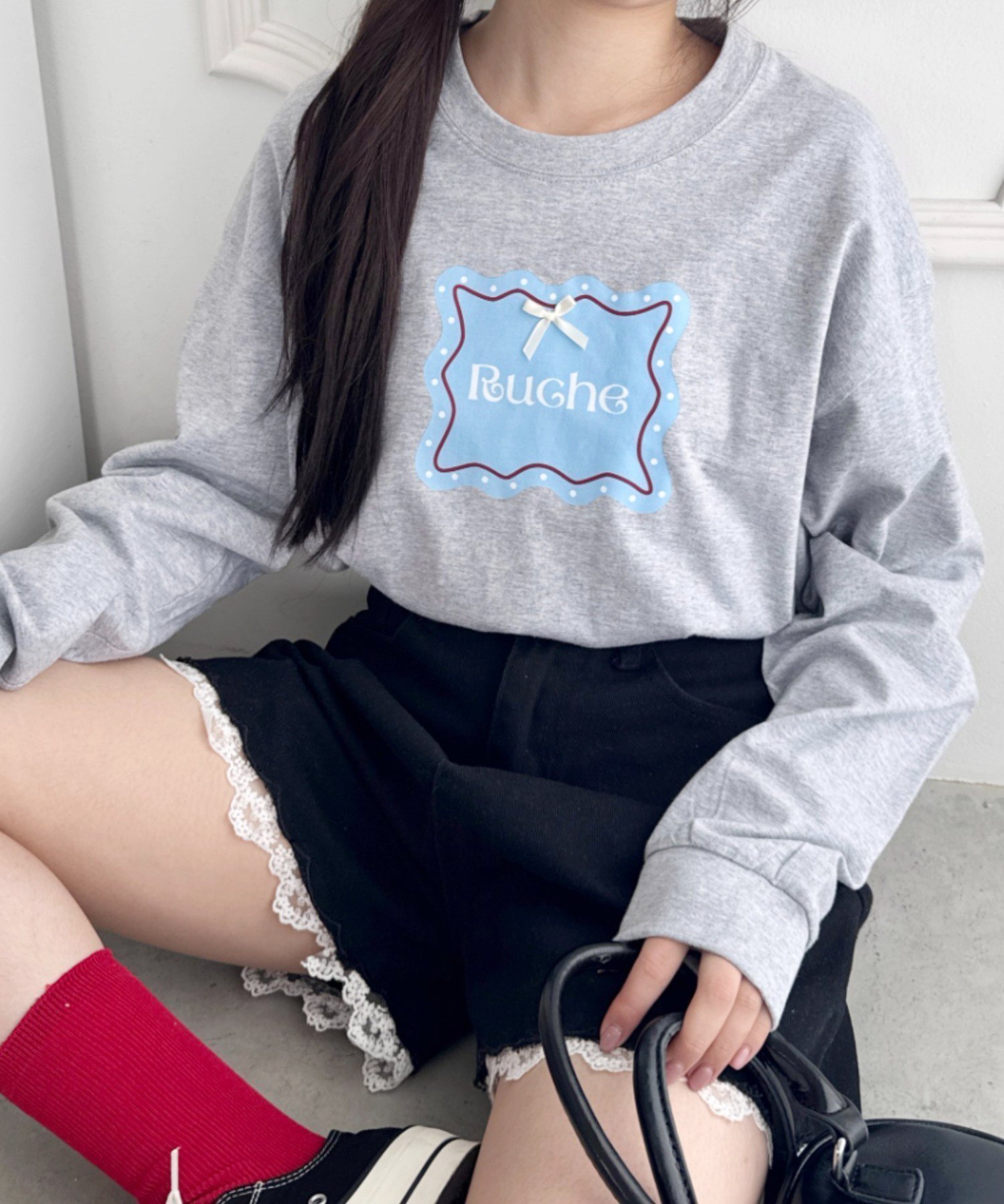 【アウトフィッター ラボ/Outfitter lab】のウェーブロゴリボンTシャツ インテリア・キッズ・メンズ・レディースファッション・服の通販 founy(ファニー) 　ファッション　Fashion　レディースファッション　Fashion for Women　トップス・カットソー　Cut & Sew Tops　シャツ・ブラウス・オフィスカジュアル　Elegant Blouses & Button-Ups　ロングTシャツ・Tシャツ　Longline T-Shirts & Tees　ウェーブ　Wavy Pattern　ガーリー　Girly, Feminine Style　シンプル　Simple, Minimal　チェック　Check, Plaid, Tartan　デニム　Denim, Jeans Material　トレンド　Trend, Trending Now　ドット　Polka Dot, Dot Pattern　長袖　Long Sleeve, Full Sleeve　フロント　Front, Front Design　プリント　Print, Printed Pattern　冬　Winter / This Winter　A/W・秋冬　Autumn/Winter　おすすめ　Recommended / Our Picks　旅行　Travel　グレー|ID: prp329100004821689 ipo3291000000035045509