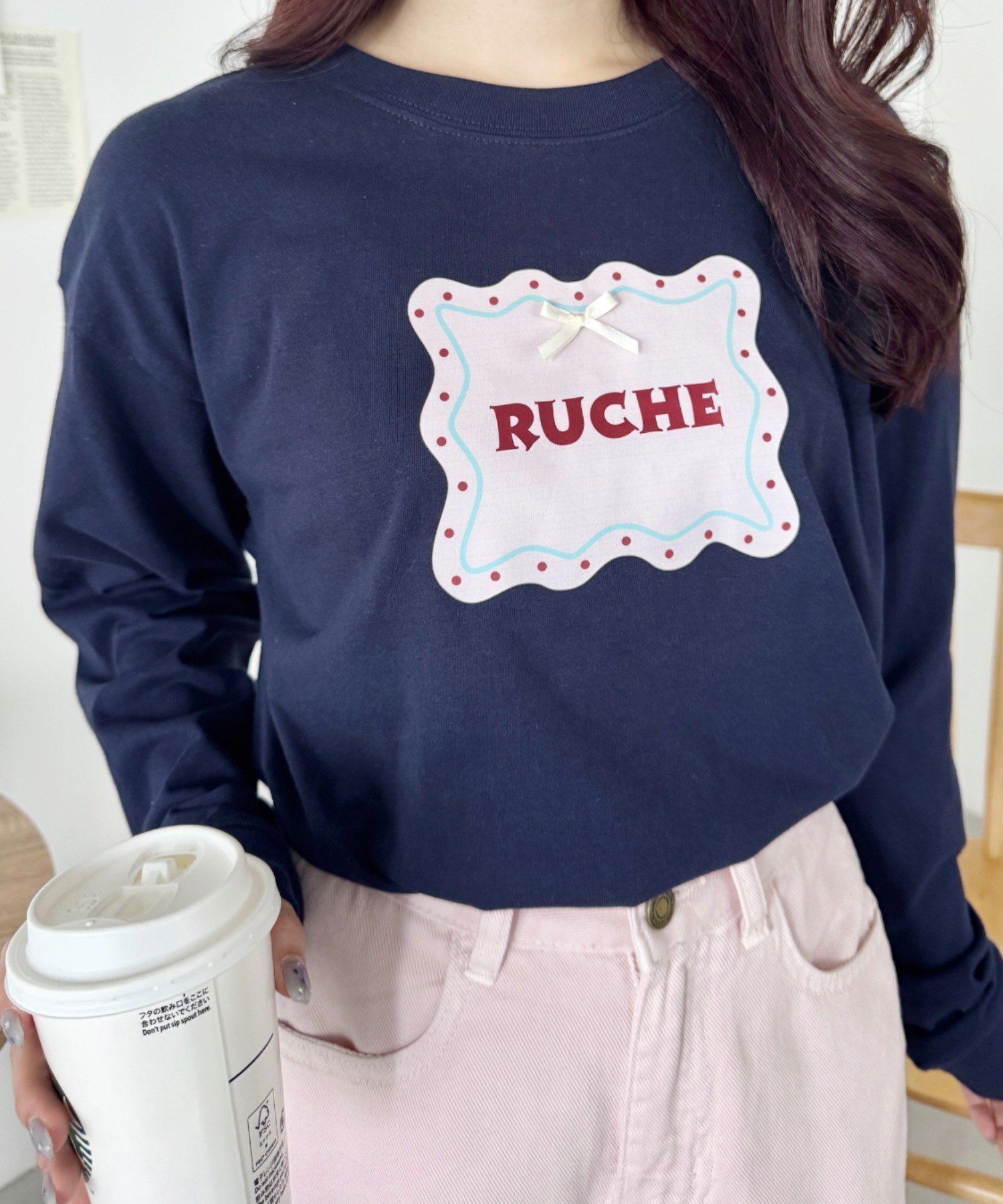 【アウトフィッター ラボ/Outfitter lab】のウェーブロゴリボンTシャツ インテリア・キッズ・メンズ・レディースファッション・服の通販 founy(ファニー) 　ファッション　Fashion　レディースファッション　Fashion for Women　トップス・カットソー　Cut & Sew Tops　シャツ・ブラウス・オフィスカジュアル　Elegant Blouses & Button-Ups　ロングTシャツ・Tシャツ　Longline T-Shirts & Tees　ウェーブ　Wavy Pattern　ガーリー　Girly, Feminine Style　シンプル　Simple, Minimal　チェック　Check, Plaid, Tartan　デニム　Denim, Jeans Material　トレンド　Trend, Trending Now　ドット　Polka Dot, Dot Pattern　長袖　Long Sleeve, Full Sleeve　フロント　Front, Front Design　プリント　Print, Printed Pattern　冬　Winter / This Winter　A/W・秋冬　Autumn/Winter　おすすめ　Recommended / Our Picks　旅行　Travel　ネイビー|ID: prp329100004821689 ipo3291000000035045511