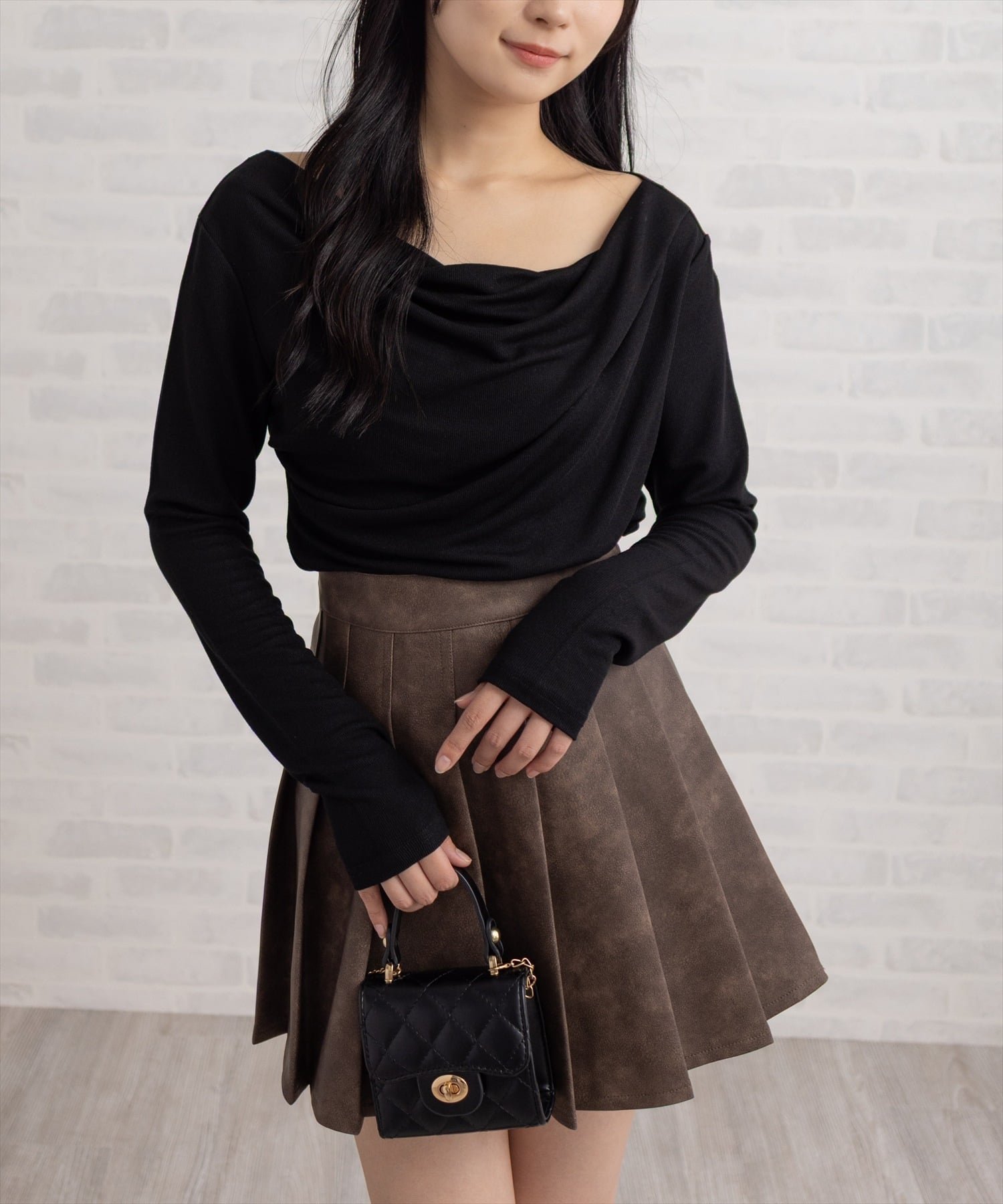 【クリア/clear】のドレープデザイン長袖カットソートップス 人気、トレンドファッション・服の通販 founy(ファニー) 　ファッション　Fashion　レディースファッション　Fashion for Women　トップス・カットソー　Cut & Sew Tops　カットソー・ベーシックTシャツ　Cut-and-Sewn Tops / Stretch Tees & Basics　シンプル　Simple, Minimal　スラックス　Slacks, Dress Pants　デニム　Denim, Jeans Material　トレンド　Trend, Trending Now　ドレープ　Drape, Draping Fabric　長袖　Long Sleeve, Full Sleeve　フィット　Fit, Slim Fit　ミニスカート　Mini Skirt, Short Skirt　エレガント 上品　Elegant　 other-1|ID: prp329100004821746 ipo3291000000035046155