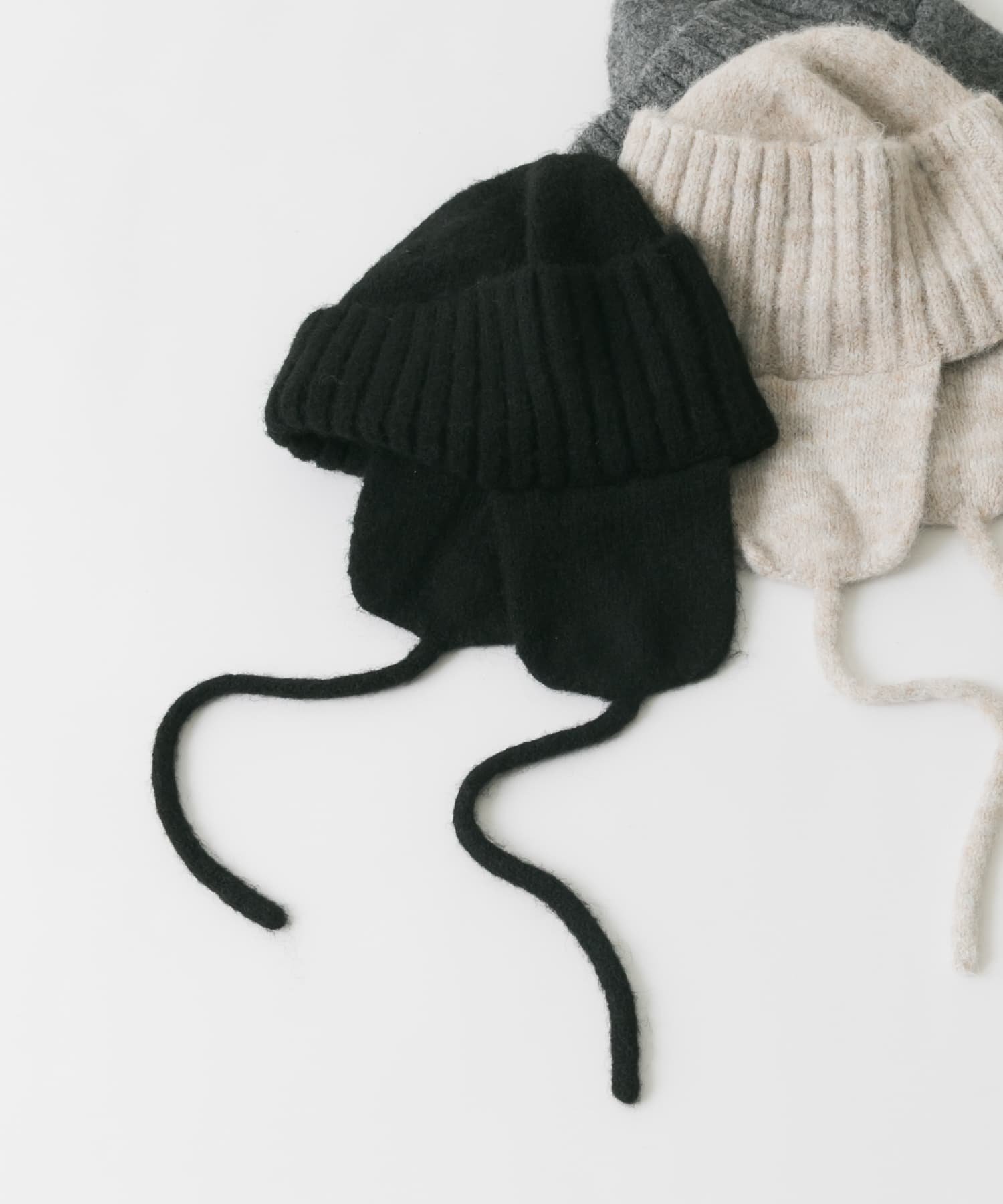 【スメリー/SMELLY】のイヤーフラップニットキャップ インテリア・キッズ・メンズ・レディースファッション・服の通販 founy(ファニー) 　ファッション　Fashion　レディースファッション　Fashion for Women　トップス・カットソー　Cut & Sew Tops　ニット　Knit Tops & Sweaters　2025年　2025　2025-2026秋冬・A/W　Autumn/Winter 2025–26 AW25–26　冬　Winter / This Winter　キャップ　Cap, Baseball Cap　ブルゾン　Blouson, Bomber Jacket　A/W・秋冬　Autumn/Winter　防寒　Cold Protection, Winter-Ready　ブラック|ID: prp329100004821749 ipo3291000000035046183