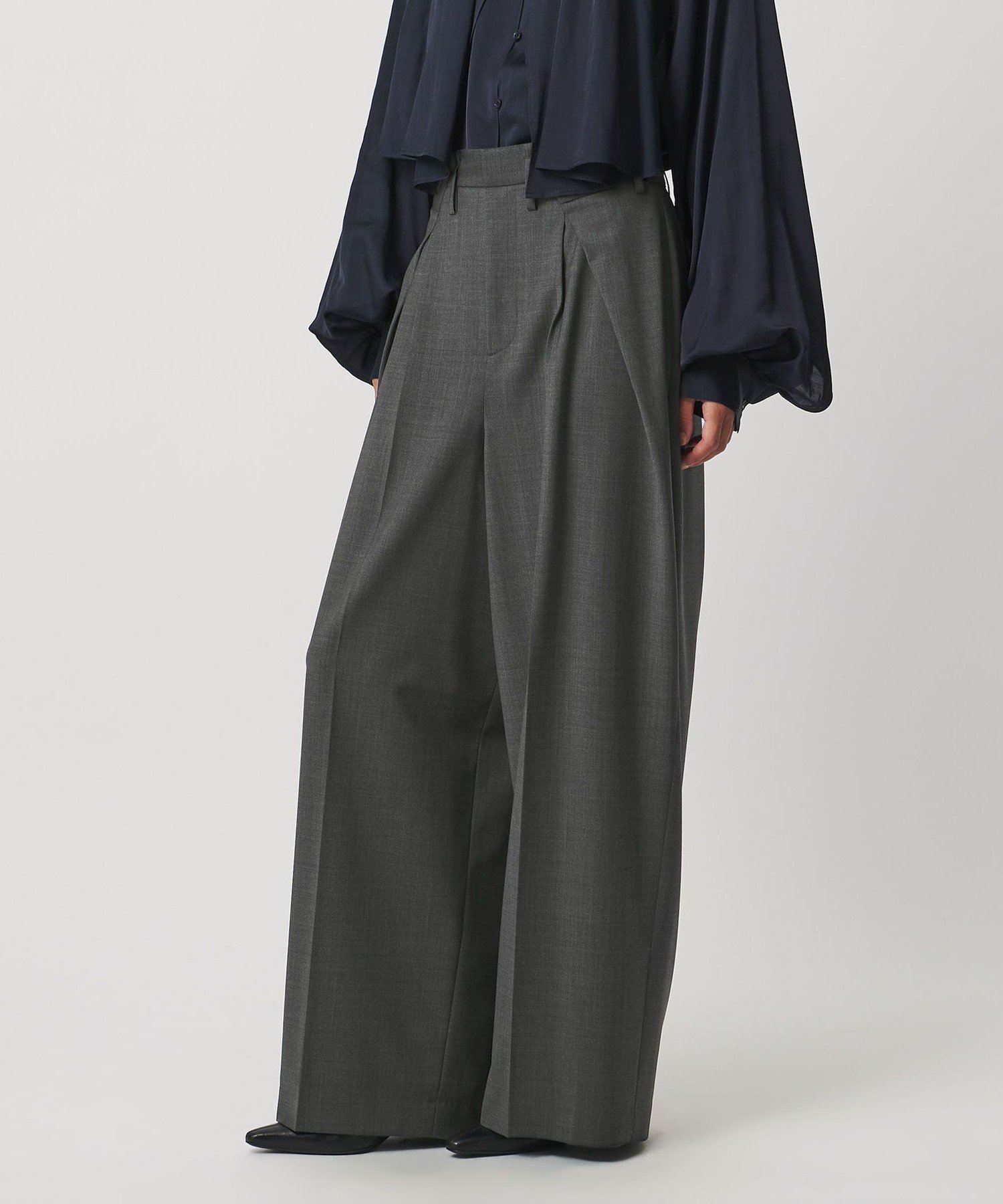 【ユナイテッドアローズ/UNITED ARROWS】のAEWEN MATOPH インタックパンツ インテリア・キッズ・メンズ・レディースファッション・服の通販 founy(ファニー) 　ファッション　Fashion　レディースファッション　Fashion for Women　パンツ　Pants & Trousers　コンパクト　Compact, Small Size　ショート　Short, Short Length　シンプル　Simple, Minimal　ジャケット　Jacket, Outerwear　センター　Center, Center Line　とろみ　Fluid, Flowy Fabric　フェミニン　Feminine, Girly　ボトム　Bottoms, Lower Wear　ポケット　Pocket, Pocket Detail　マニッシュ　Mannish, Boyish　ミックス　Mix, Mixed Style　リラックス　Relax, Relaxed Fit　ワイド　Wide, Wide Fit　おすすめ　Recommended / Our Picks　エレガント 上品　Elegant　DK.GRAY|ID: prp329100004821782 ipo3291000000035046382