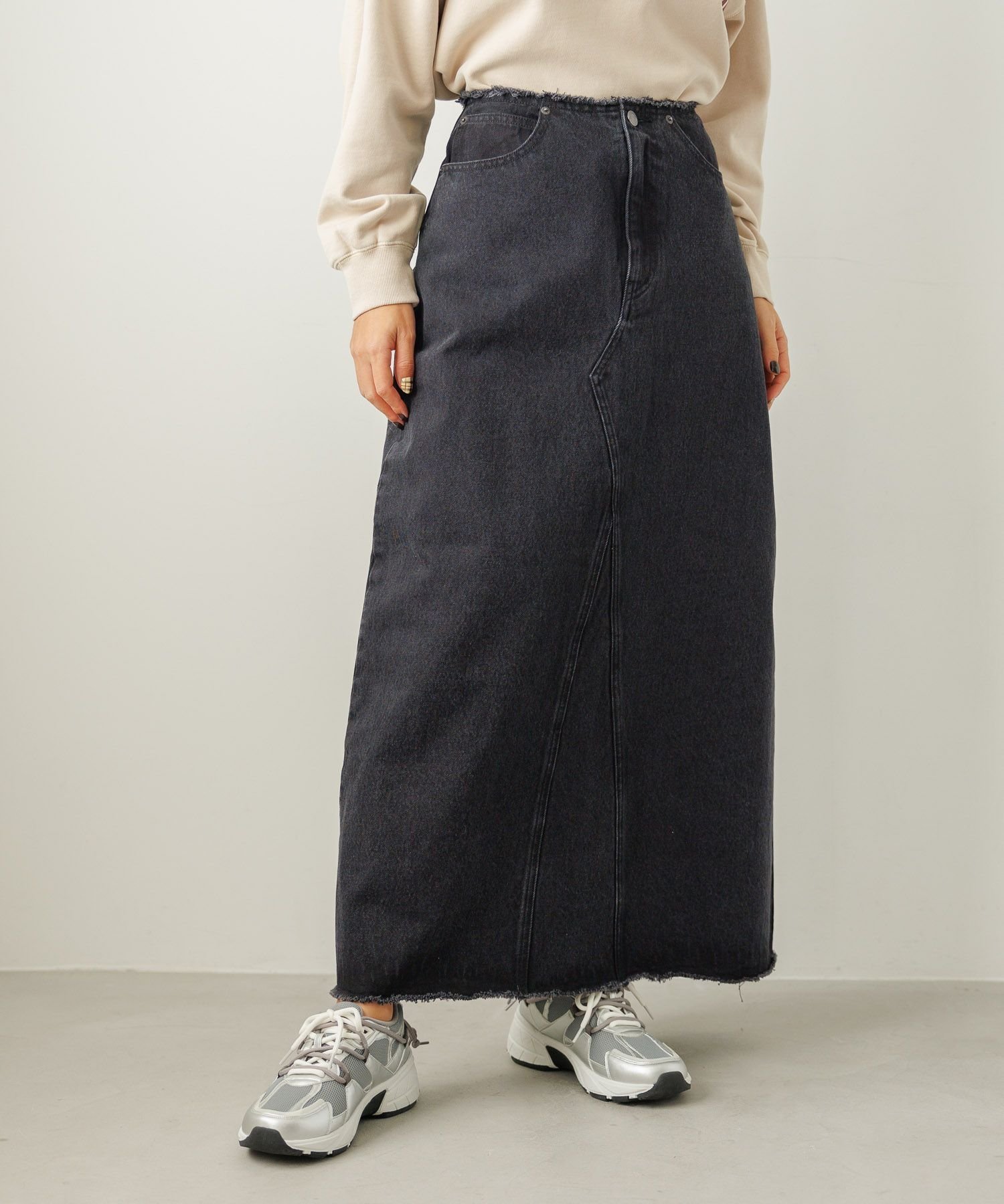 【ベイフロー/BAYFLOW】の腰回りすっきり ベルトレスデニムスカート インテリア・キッズ・メンズ・レディースファッション・服の通販 founy(ファニー) 　ファッション　Fashion　レディースファッション　Fashion for Women　スカート　Skirts　デニムスカート・カジュアルスカート　Denim Skirts　ベルト&ウエストマーク　Belts & Waist Accessories　おすすめ　Recommended / Our Picks　シンプル　Simple, Minimal　スリット　Slit, Slit Detail　デニム　Denim, Jeans Material　フリンジ　Fringe, Tassel　ベーシック　Basic, Essential　エレガント 上品　Elegant　ブラック19|ID: prp329100004821963 ipo3291000000035048263