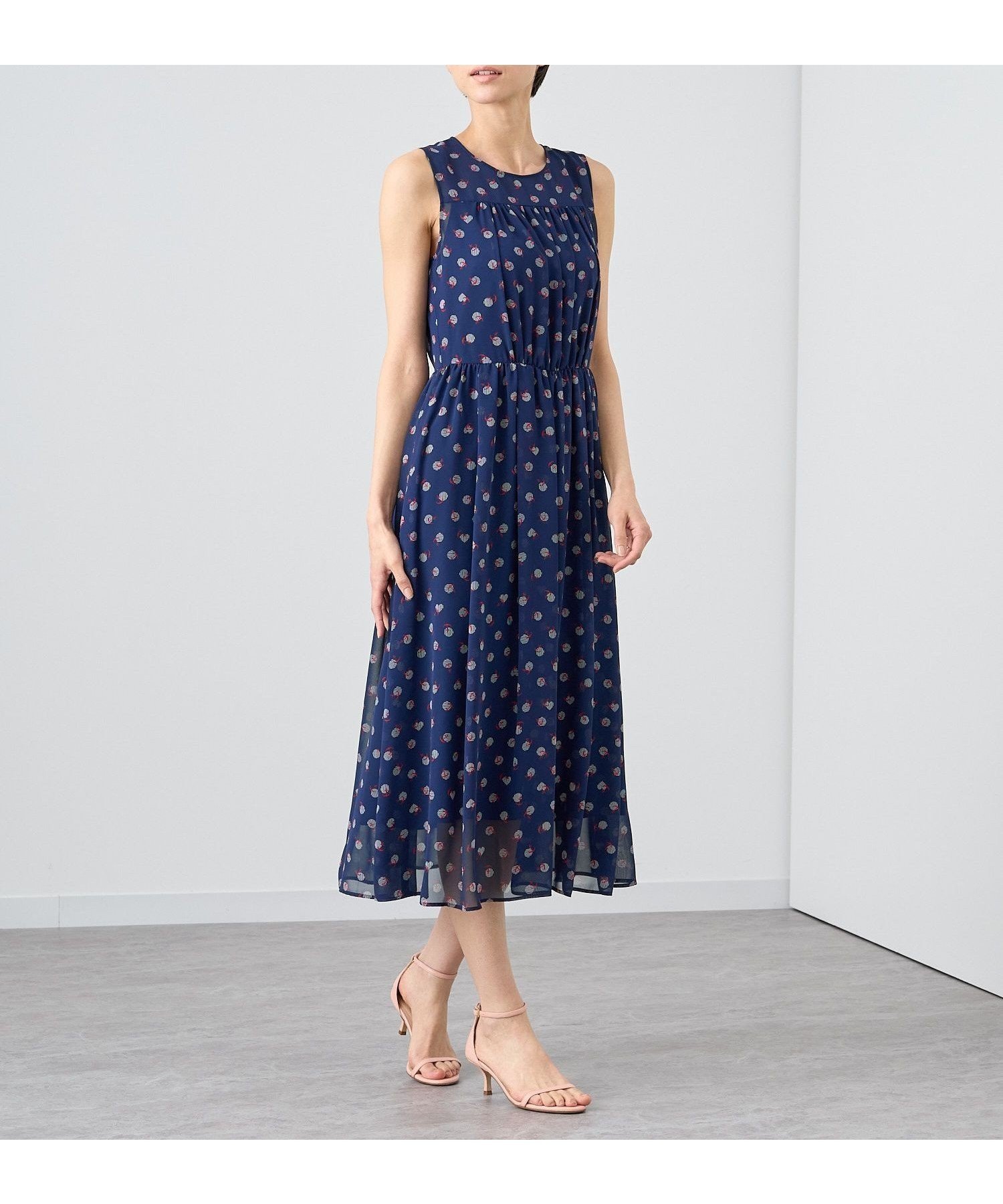 【アナイ/ANAYI】のマリンドットプリントキャザーフレアワンピース インテリア・キッズ・メンズ・レディースファッション・服の通販 founy(ファニー) 　ファッション　Fashion　レディースファッション　Fashion for Women　ワンピース　Dresses　ギャザー　Gathered, Ruffled　シアー　Sheer, See-Through　シフォン　Chiffon, Lightweight Fabric　ジャケット　Jacket, Outerwear　ストライプ　Stripe, Striped Pattern　スマート　Smart, Elegant　ドット　Polka Dot, Dot Pattern　ドレス　Dress, One-Piece　ノースリーブ　Sleeveless, No-Sleeve　フィット　Fit, Slim Fit　フレア　Flare, Flared　プリント　Print, Printed Pattern　モチーフ　Motif, Design Theme　ランダム　Random, Irregular　ロング　Long, Long-Length　S/S・春夏　SS, Spring/Summer, Warm Season　再入荷　Restock / Back in Stock　夏　Summer　エレガント 上品　Elegant　navy|ID: prp329100004821986 ipo3291000000035048463
