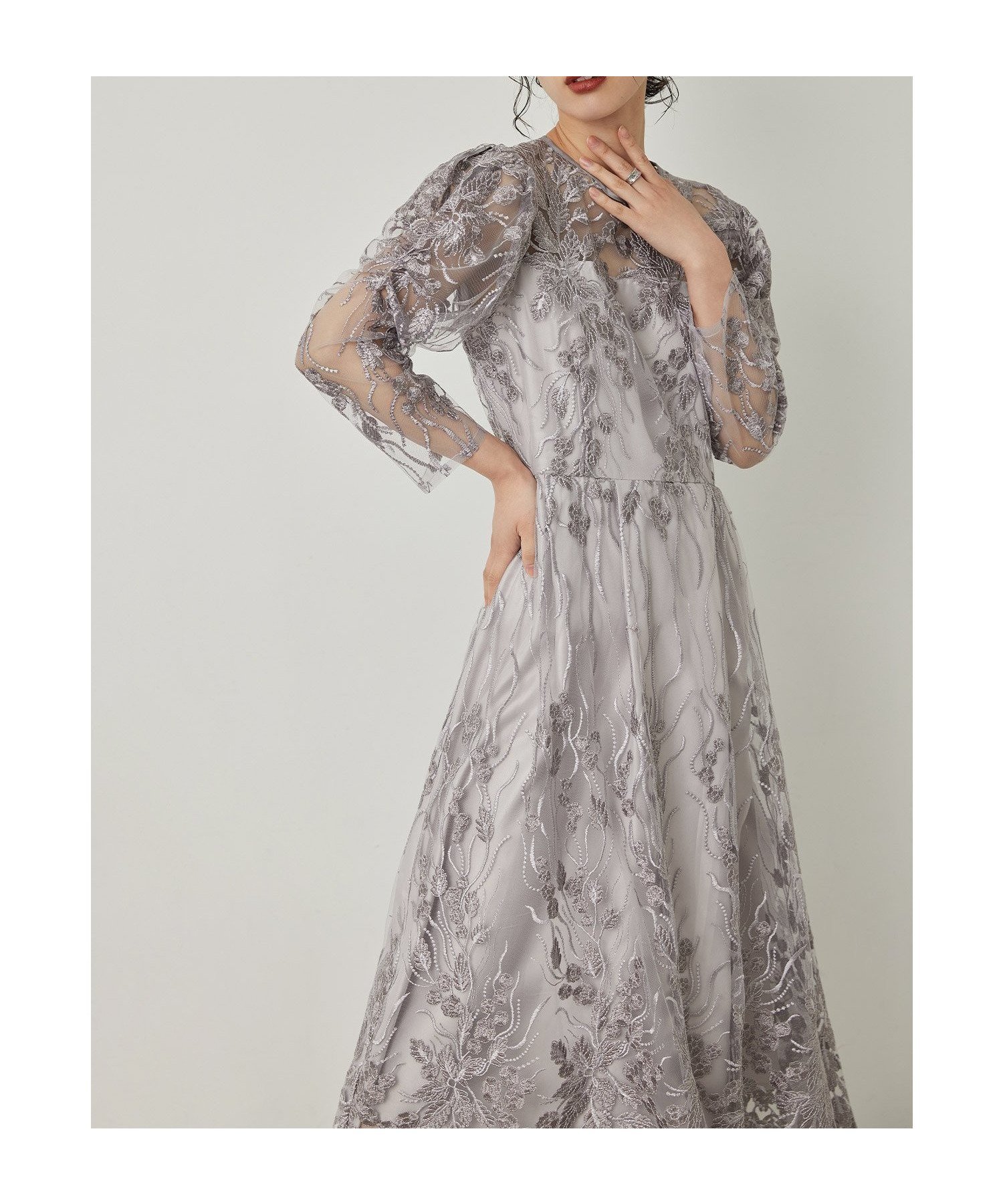 【ビーフラット/bflat】のボタニカル柄刺繍レースドレス 結婚式 成人式 二次会 同窓会 パーティードレス インテリア・キッズ・メンズ・レディースファッション・服の通販 founy(ファニー) 　ファッション　Fashion　レディースファッション　Fashion for Women　ワンピース　Dresses　フォーマル・パーティードレス・結婚式用ドレス　Elegant & Casual Dresses　スカラップ　Scallop, Scalloped Edge　スリーブ　Sleeve, Long Sleeve / Short Sleeve　ドレス　Dress, One-Piece　フェミニン　Feminine, Girly　フレア　Flare, Flared　ボタニカル　Botanical, Floral Pattern　リーフ　Leaf, Botanical Leaf　レース　Lace, Lace Fabric　ロング　Long, Long-Length　おすすめ　Recommended / Our Picks　結婚式　Wedding　披露宴　Wedding Reception　二次会　After Party　チャコール|ID: prp329100004821999 ipo3291000000035048606