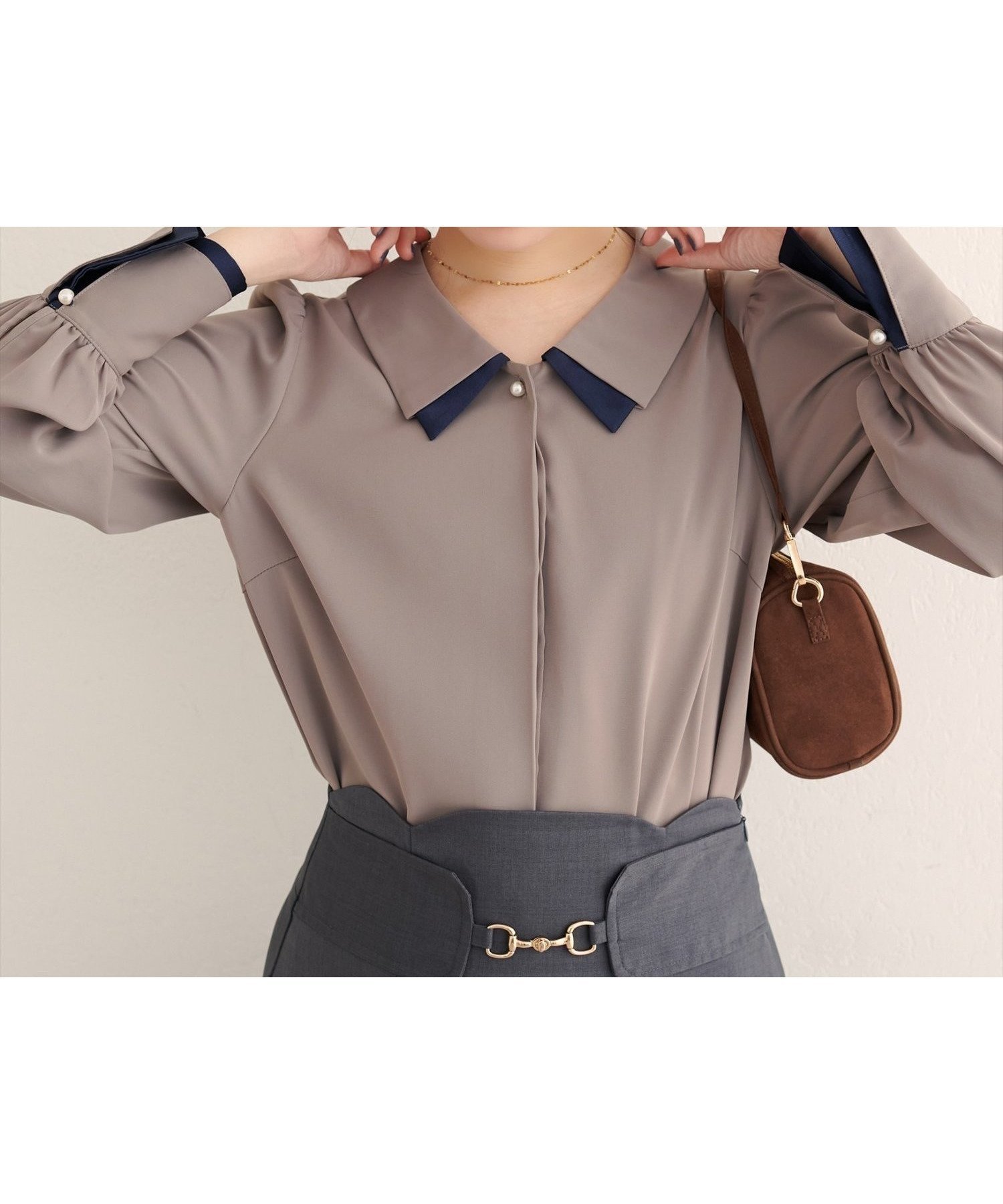 【ナチュラルクチュール/natural couture】のosono 重ね衿配色ブラウス インテリア・キッズ・メンズ・レディースファッション・服の通販 founy(ファニー) 　ファッション　Fashion　レディースファッション　Fashion for Women　トップス・カットソー　Cut & Sew Tops　シャツ・ブラウス・オフィスカジュアル　Elegant Blouses & Button-Ups　インナー　Innerwear　カーディガン　Cardigan, Knitwear　サテン　Satin, Glossy Fabric　ジャケット　Jacket, Outerwear　パール　Pearl, Pearl Accent　フェミニン　Feminine, Girly　ボトム　Bottoms, Lower Wear　再入荷　Restock / Back in Stock　おすすめ　Recommended / Our Picks　エレガント 上品　Elegant　ビジネス 仕事 通勤　Business / Work / Commuting　2026年　2026　モカ|ID: prp329100004822002 ipo3291000000035048627