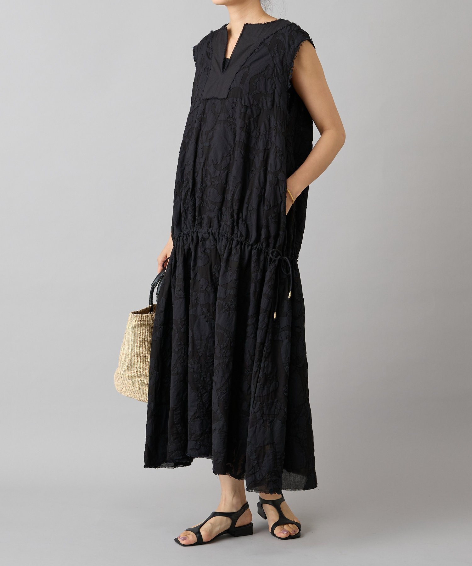 【ビアズリー/BEARDSLEY】のIKIMONOアップリケワンピース インテリア・キッズ・メンズ・レディースファッション・服の通販 founy(ファニー) 　ファッション　Fashion　レディースファッション　Fashion for Women　ワンピース　Dresses　ギャザー　Gathered, Ruffled　ドローストリング　Drawstring, Pull Cord　ポケット　Pocket, Pocket Detail　モチーフ　Motif, Design Theme　再入荷　Restock / Back in Stock　ブラック|ID: prp329100004822004 ipo3291000000035048637