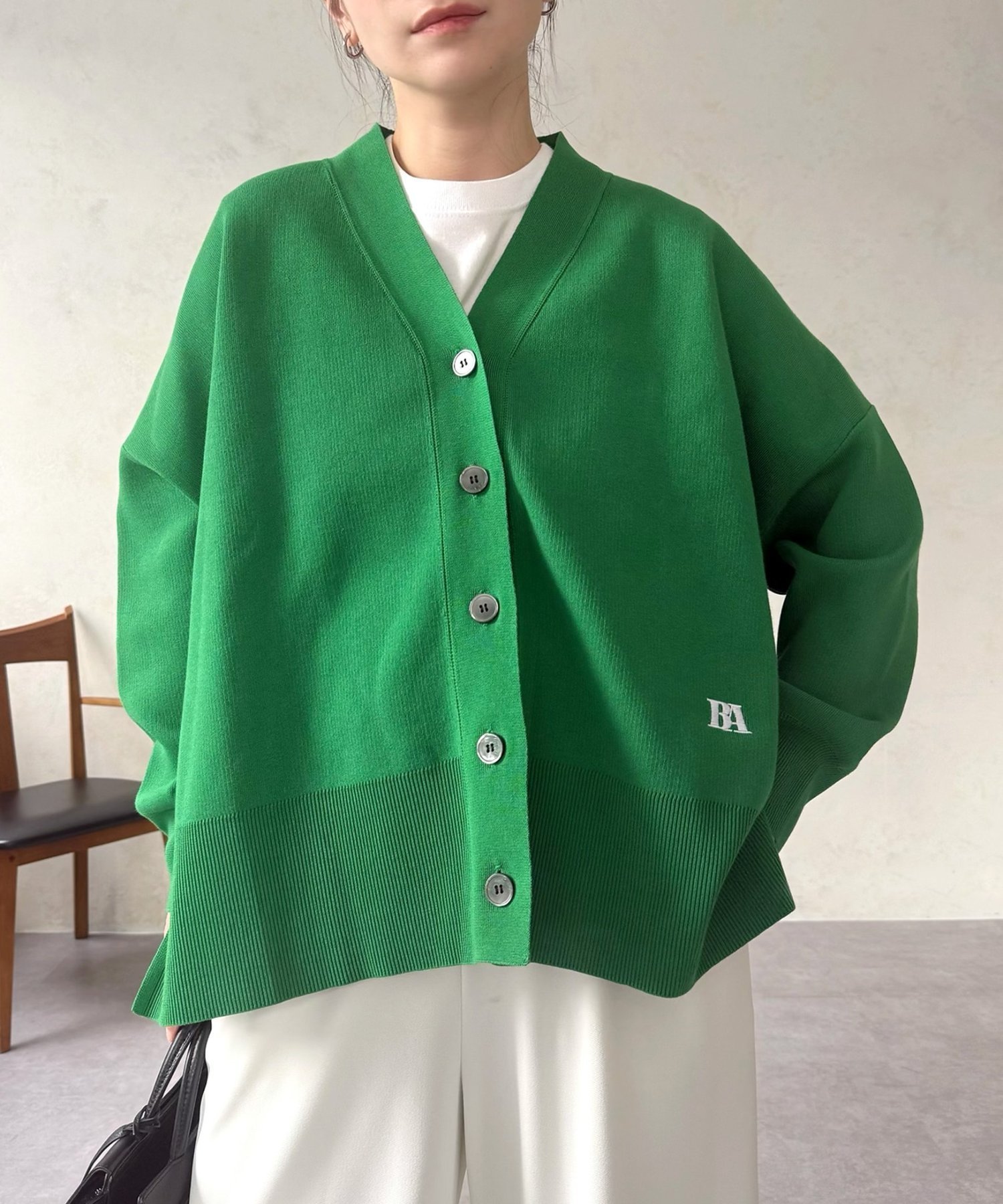 【ビアズリー/BEARDSLEY】の刺繍入りビッグカーディガン 人気、トレンドファッション・服の通販 founy(ファニー) 　ファッション　Fashion　レディースファッション　Fashion for Women　トップス・カットソー　Cut & Sew Tops　カーディガン・羽織り　Layered Style Cardigans　カーディガン　Cardigan, Knitwear　ビッグ　Big, Oversized　ビビッド　Vivid, Bright Tone　ポケット　Pocket, Pocket Detail　リラックス　Relax, Relaxed Fit　再入荷　Restock / Back in Stock　おすすめ　Recommended / Our Picks　エレガント 上品　Elegant　 other-1|ID: prp329100004822017 ipo3291000000035048861