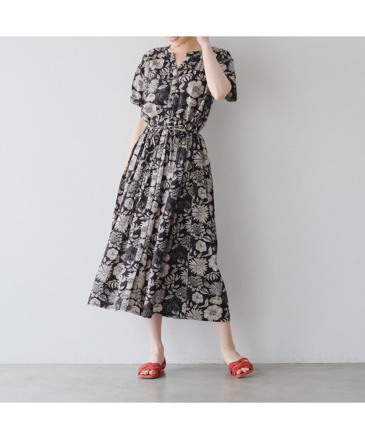 【アフタヌーンティー リビング/Afternoon Tea LIVING】のフラワープリントスキッパーワンピース 人気、トレンドファッション・服の通販 founy(ファニー) 　ファッション　Fashion　レディースファッション　Fashion for Women　ワンピース　Dresses　おすすめ　Recommended / Our Picks　ギャザー　Gathered, Ruffled　サンダル　Sandals, Summer Shoes　スキッパー　Skipper, Open Collar　スニーカー　Sneakers, Trainers　リボン　Ribbon, Bow　羽織　Haori, Light Jacket　 other-1|ID: prp329100004822083 ipo3291000000035049794