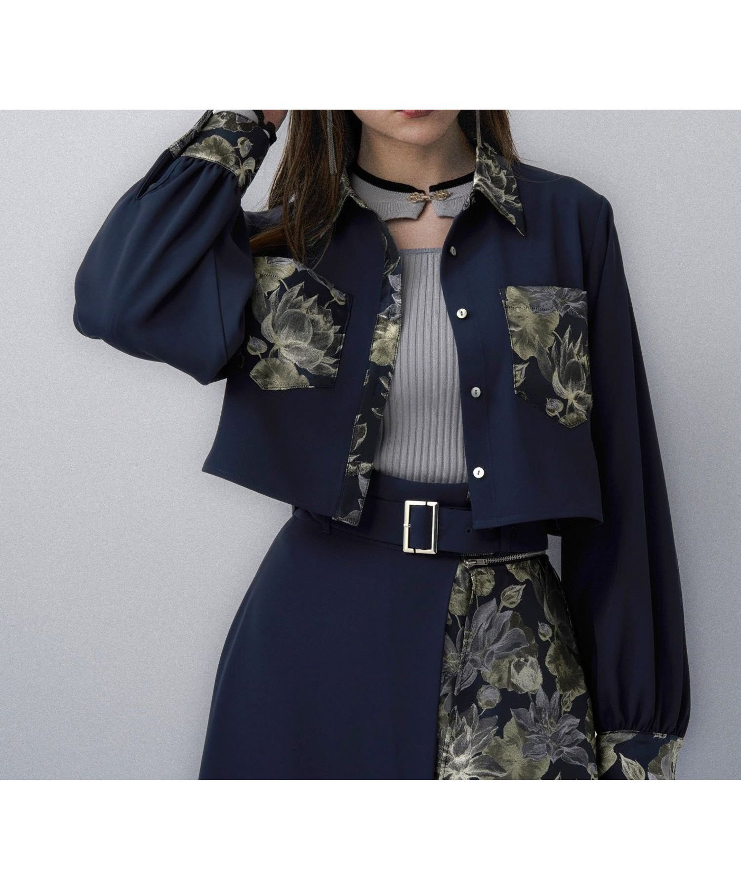 【ハレ/HARE】のジャガードキリカエショートシャツ インテリア・キッズ・メンズ・レディースファッション・服の通販 founy(ファニー) 　ファッション　Fashion　レディースファッション　Fashion for Women　トップス・カットソー　Cut & Sew Tops　シャツ・ブラウス・オフィスカジュアル　Elegant Blouses & Button-Ups　おすすめ　Recommended / Our Picks　インナー　Innerwear　ウェーブ　Wavy Pattern　ショート　Short, Short Length　ストレート　Straight, Straight Cut　フィット　Fit, Slim Fit　ボトム　Bottoms, Lower Wear　エレガント 上品　Elegant　ネイビー88|ID: prp329100004822091 ipo3291000000035049901