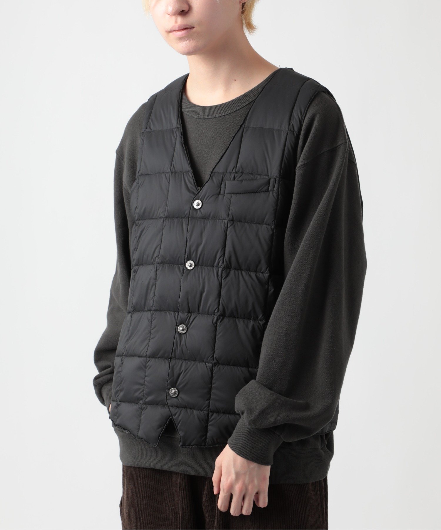 【セットアップセブン/SETUP7】のTAION/TAION-003 V NECK BUTTON DOWN GILET 人気、トレンドファッション・服の通販 founy(ファニー) 　ファッション　Fashion　レディースファッション　Fashion for Women　アウター　Coat / Outerwear Collection　トップス・カットソー　Cut & Sew Tops　ベスト&ジレ / 重ね着スタイル　Vests & Gilets　インナー　Innerwear　厚底　Platform Shoes　カーゴパンツ　Cargo Pants, Utility Pants　キャップ　Cap, Baseball Cap　コンパクト　Compact, Small Size　シンプル　Simple, Minimal　スウェット / スエット　Sweatshirt, Sweatwear　スニーカー　Sneakers, Trainers　スーツ　Suit, Formalwear　ダウン　Down, Puffer　チェーン　Chain, Chain Strap　デニム　Denim, Jeans Material　トレンド　Trend, Trending Now　トレーナー　Sweatshirt, Trainer　ネックレス　Necklace, Pendant Necklace　人気　Popular, Best Seller　ベーシック　Basic, Essential　ポケット　Pocket, Pocket Detail　マフラー　Scarf, Muffler　A/W・秋冬　Autumn/Winter　再入荷　Restock / Back in Stock　おすすめ　Recommended / Our Picks　旅行　Travel　ビジネス 仕事 通勤　Business / Work / Commuting　 other-1|ID: prp329100004822136 ipo3291000000035050275