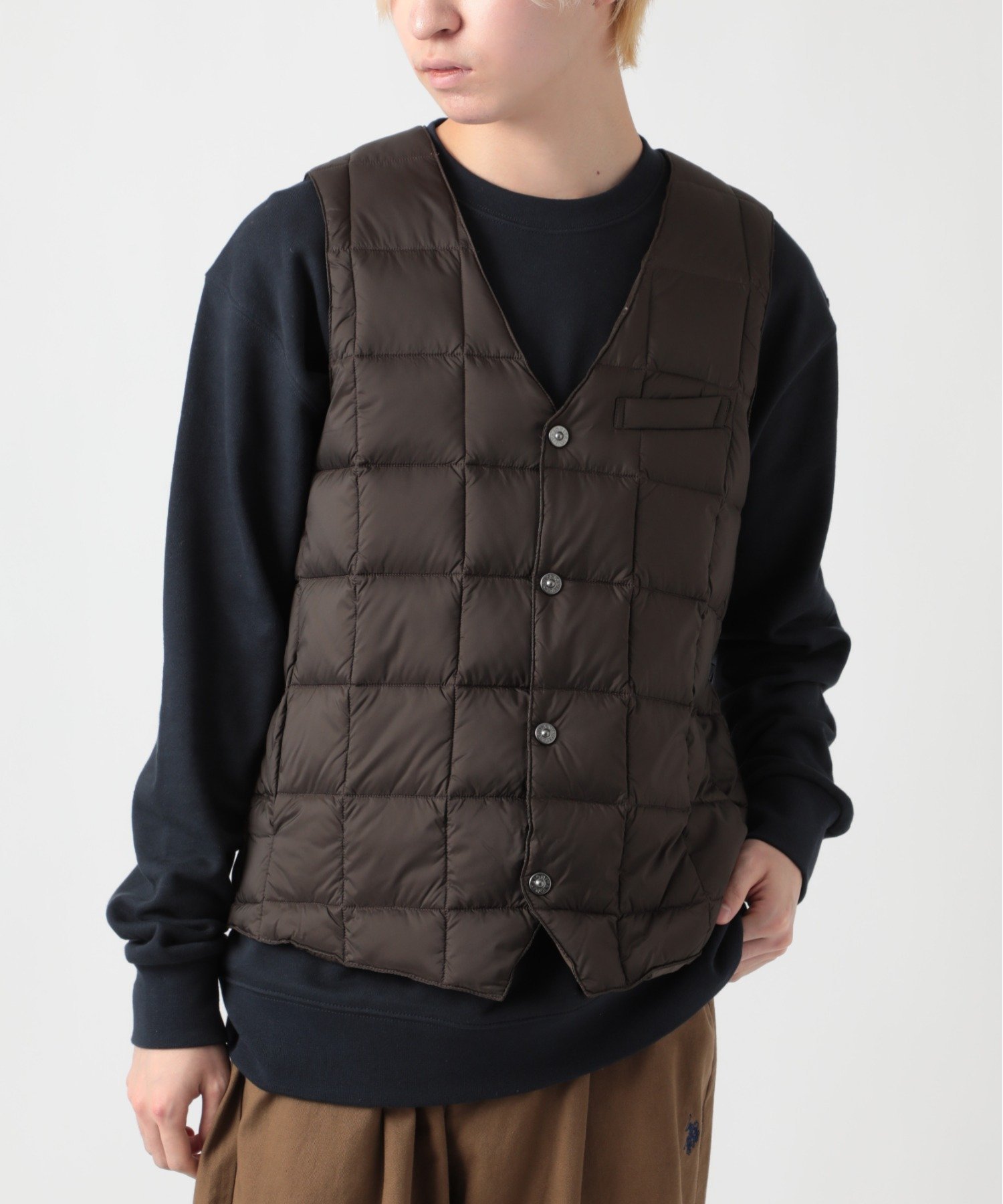 【セットアップセブン/SETUP7】のTAION/TAION-003 V NECK BUTTON DOWN GILET インテリア・キッズ・メンズ・レディースファッション・服の通販 founy(ファニー) 　ファッション　Fashion　レディースファッション　Fashion for Women　アウター　Coat / Outerwear Collection　トップス・カットソー　Cut & Sew Tops　ベスト&ジレ / 重ね着スタイル　Vests & Gilets　インナー　Innerwear　厚底　Platform Shoes　カーゴパンツ　Cargo Pants, Utility Pants　キャップ　Cap, Baseball Cap　コンパクト　Compact, Small Size　シンプル　Simple, Minimal　スウェット / スエット　Sweatshirt, Sweatwear　スニーカー　Sneakers, Trainers　スーツ　Suit, Formalwear　ダウン　Down, Puffer　チェーン　Chain, Chain Strap　デニム　Denim, Jeans Material　トレンド　Trend, Trending Now　トレーナー　Sweatshirt, Trainer　ネックレス　Necklace, Pendant Necklace　人気　Popular, Best Seller　ベーシック　Basic, Essential　ポケット　Pocket, Pocket Detail　マフラー　Scarf, Muffler　A/W・秋冬　Autumn/Winter　再入荷　Restock / Back in Stock　おすすめ　Recommended / Our Picks　旅行　Travel　ビジネス 仕事 通勤　Business / Work / Commuting　D.BRN|ID: prp329100004822136 ipo3291000000035050279