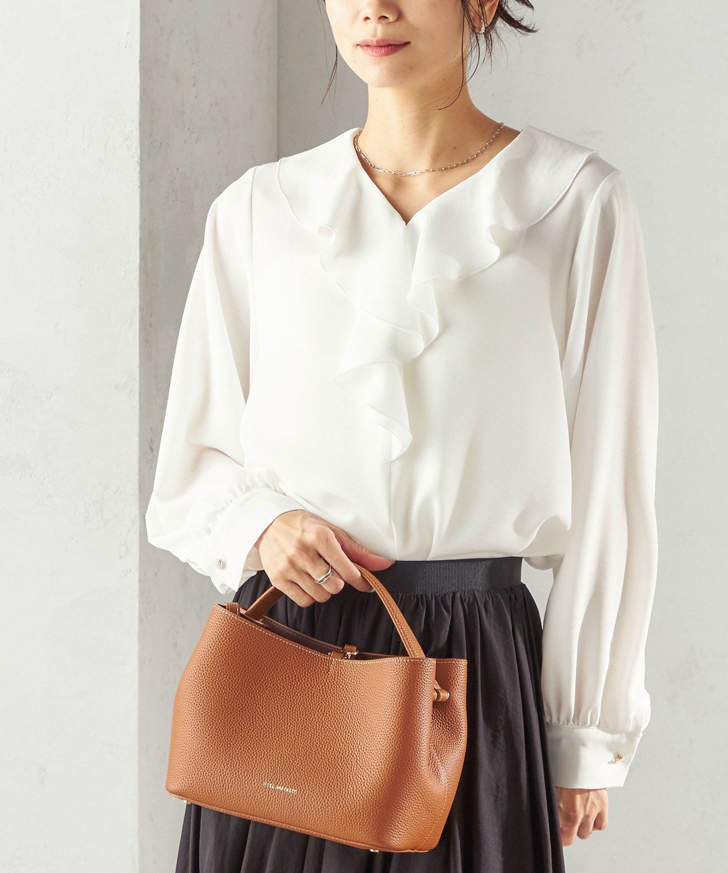 【シップス フォー ウィメン/SHIPS】の手洗い可能 ジョーゼット フリル カラー ブラウス(セレモニー対応可) インテリア・キッズ・メンズ・レディースファッション・服の通販 founy(ファニー) 　ファッション　Fashion　レディースファッション　Fashion for Women　トップス・カットソー　Cut & Sew Tops　シャツ・ブラウス・オフィスカジュアル　Elegant Blouses & Button-Ups　インナー　Innerwear　シルバー　Silver, Metallic Silver　ジャケット　Jacket, Outerwear　ジョーゼット　Georgette, Semi-Sheer Fabric　ストレッチ　Stretch, Stretchy Fabric　スプリング　Spring, Spring Collection　センター　Center, Center Line　トレンド　Trend, Trending Now　長袖　Long Sleeve, Full Sleeve　フリル　Frill, Ruffle　ポケット　Pocket, Pocket Detail　リラックス　Relax, Relaxed Fit　おすすめ　Recommended / Our Picks　エレガント 上品　Elegant　セレモニー　Ceremony　入学式　Entrance Ceremony　卒業式　Graduation Ceremony　ビジネス 仕事 通勤　Business / Work / Commuting　2026年　2026　オフホワイト|ID: prp329100004822147 ipo3291000000035050392