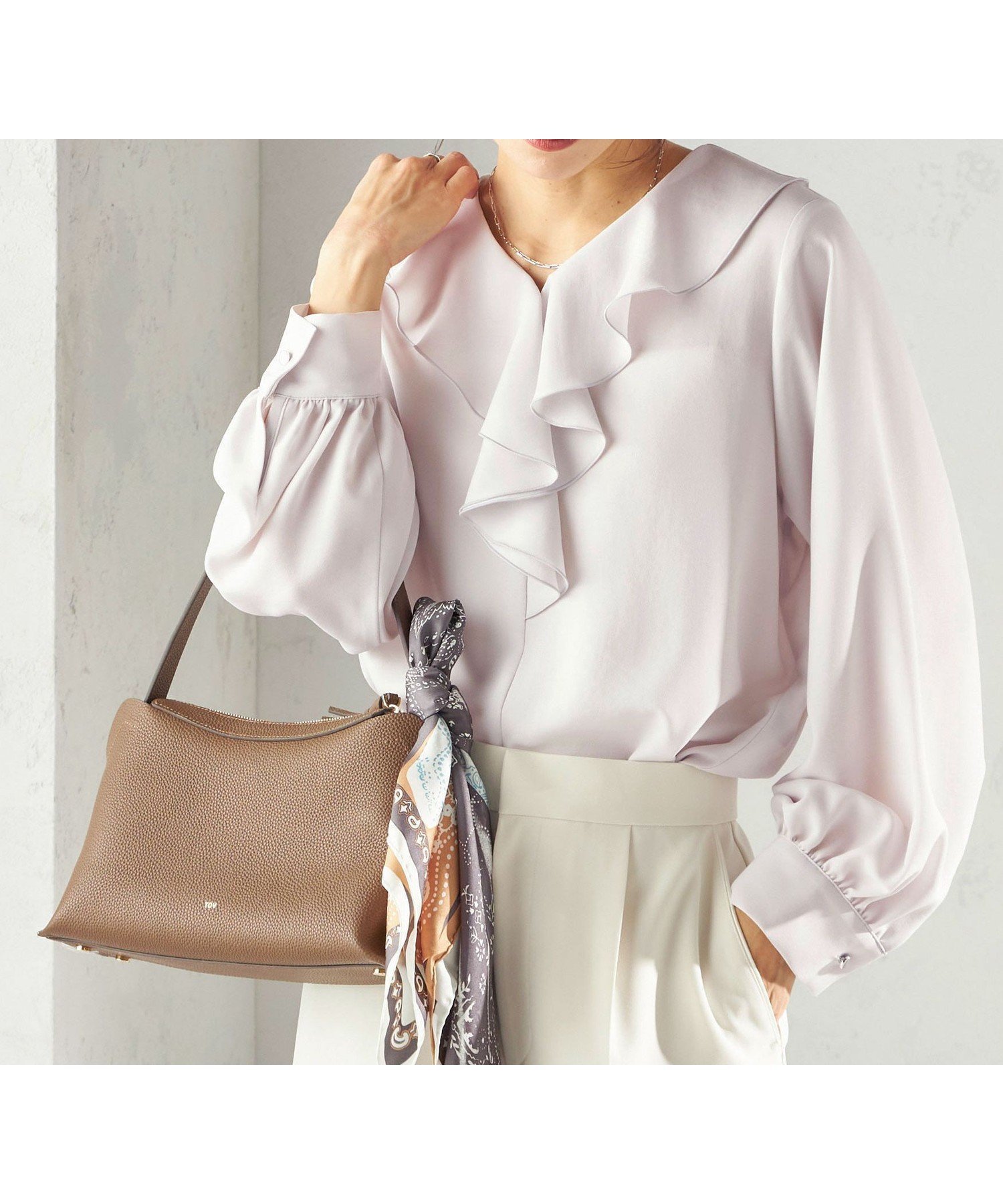 【シップス フォー ウィメン/SHIPS】の手洗い可能 ジョーゼット フリル カラー ブラウス(セレモニー対応可) インテリア・キッズ・メンズ・レディースファッション・服の通販 founy(ファニー) 　ファッション　Fashion　レディースファッション　Fashion for Women　トップス・カットソー　Cut & Sew Tops　シャツ・ブラウス・オフィスカジュアル　Elegant Blouses & Button-Ups　インナー　Innerwear　シルバー　Silver, Metallic Silver　ジャケット　Jacket, Outerwear　ジョーゼット　Georgette, Semi-Sheer Fabric　ストレッチ　Stretch, Stretchy Fabric　スプリング　Spring, Spring Collection　センター　Center, Center Line　トレンド　Trend, Trending Now　長袖　Long Sleeve, Full Sleeve　フリル　Frill, Ruffle　ポケット　Pocket, Pocket Detail　リラックス　Relax, Relaxed Fit　おすすめ　Recommended / Our Picks　エレガント 上品　Elegant　セレモニー　Ceremony　入学式　Entrance Ceremony　卒業式　Graduation Ceremony　ビジネス 仕事 通勤　Business / Work / Commuting　2026年　2026　シルバーグレー|ID: prp329100004822147 ipo3291000000035050393